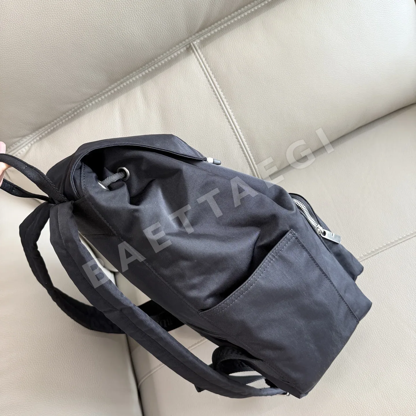 버버리 승마 로고 백팩 상세 이미지 5