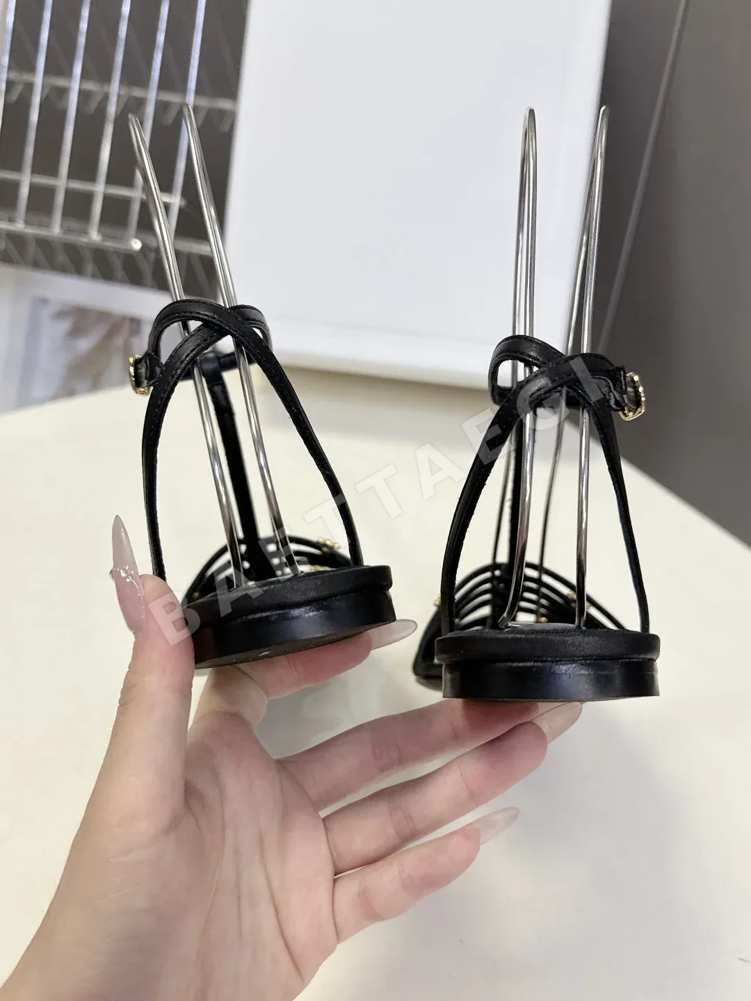 셀린느 꼬임 케이지 클로즈드토 샌들 상세 이미지 8