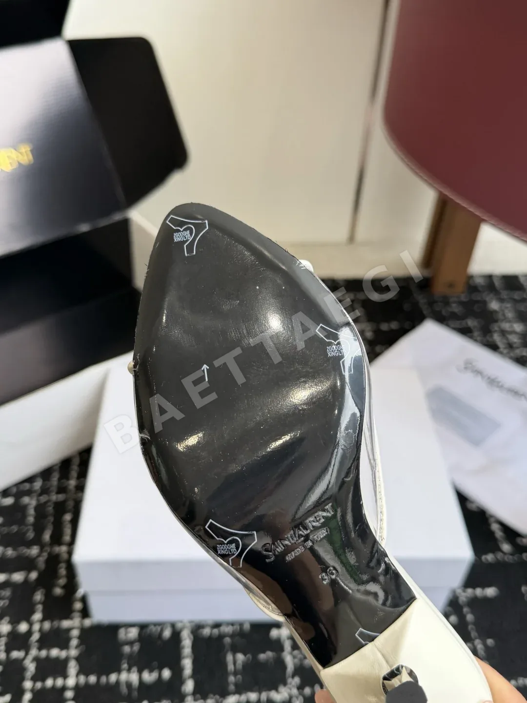 생로랑 YSL 큐빅 버클 하이힐 상세 이미지 8