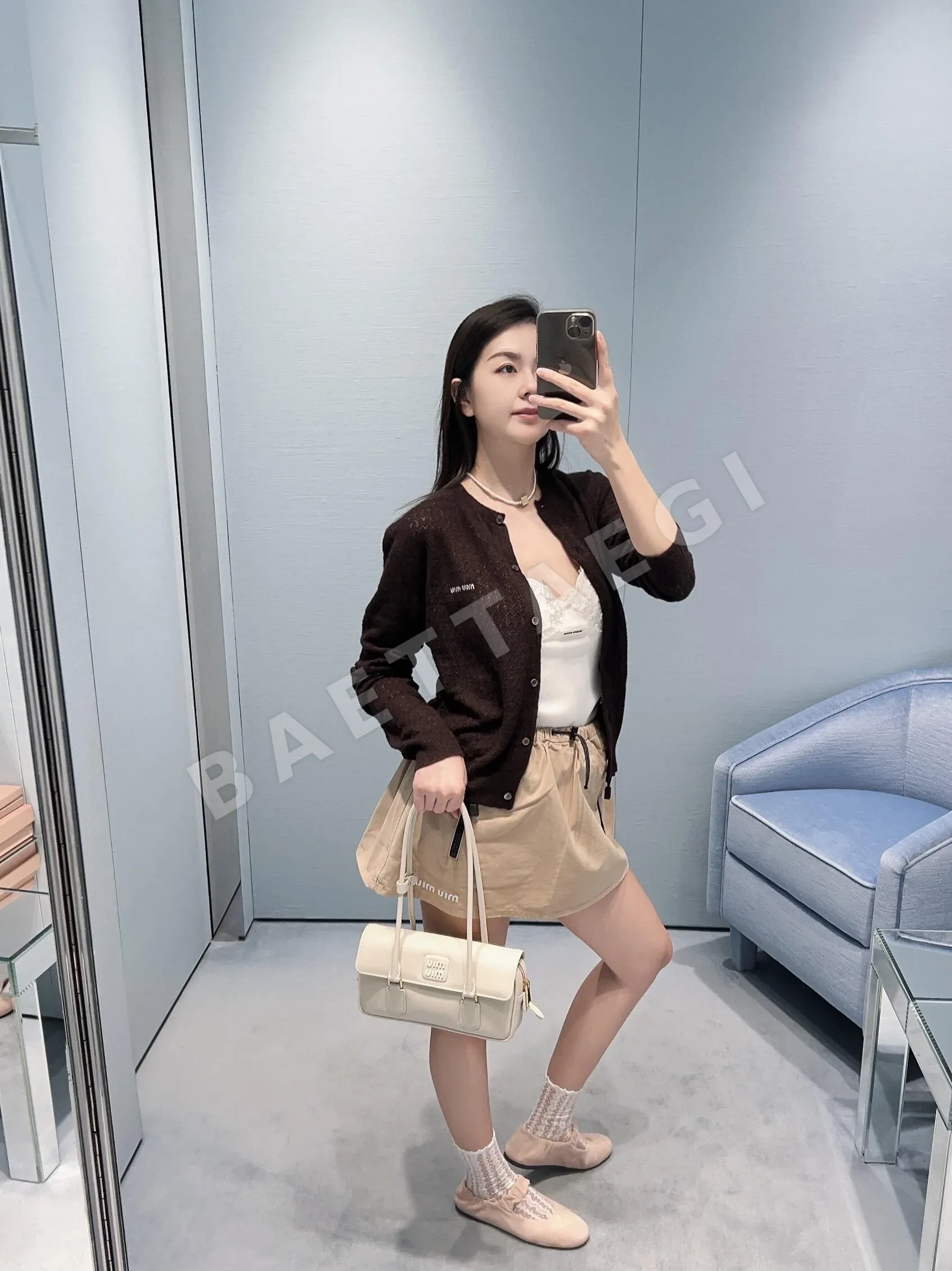 미우미우 오픈워크 크롭 가디건 상세 이미지 3