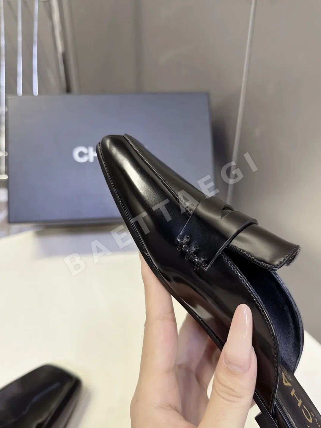 샤넬 스퀘어토 메탈릭로고 뮬 슬립온 로퍼 상세 이미지 7