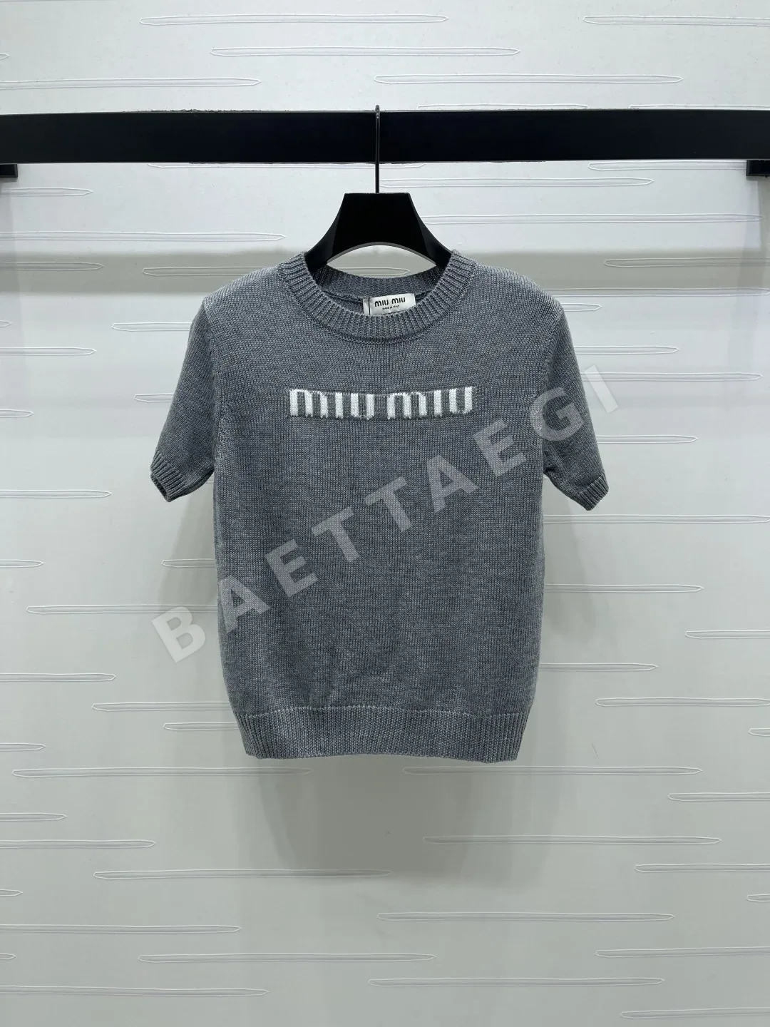 미우미우 크루넥 로고 니트 반팔 티셔츠 52886