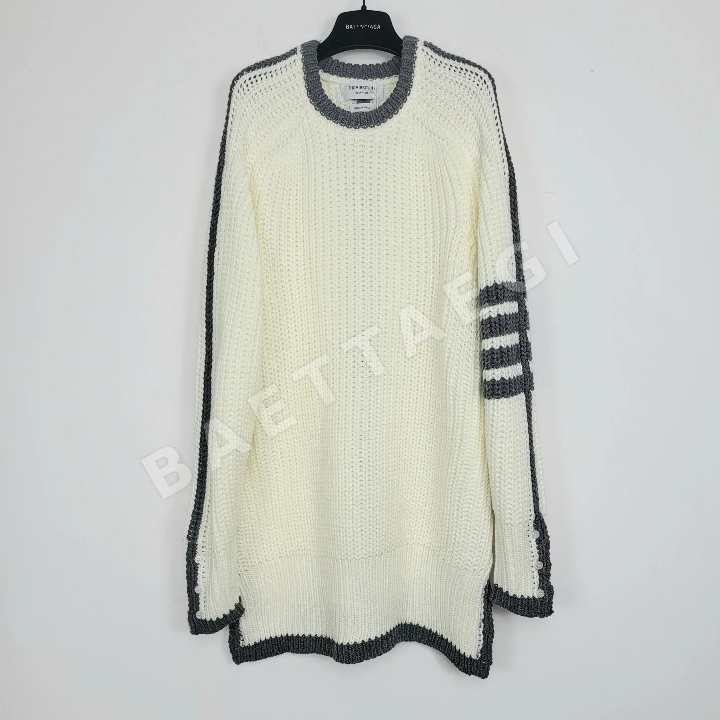 톰브라운 스트라이프 라운드넥 청키 니트 28958