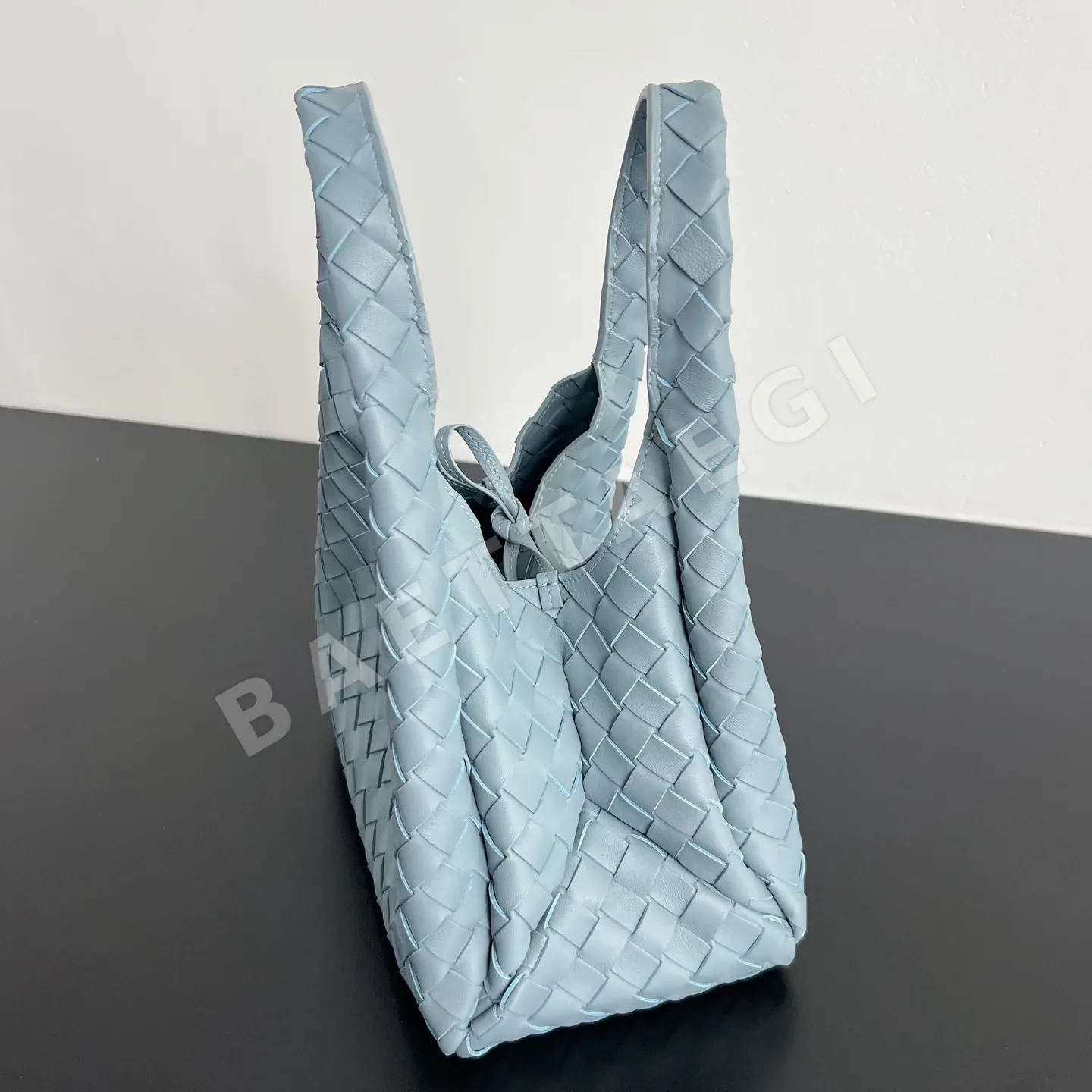 보테가베네타 BV캄파나 나파램스킨 핸드백 상세 이미지 4