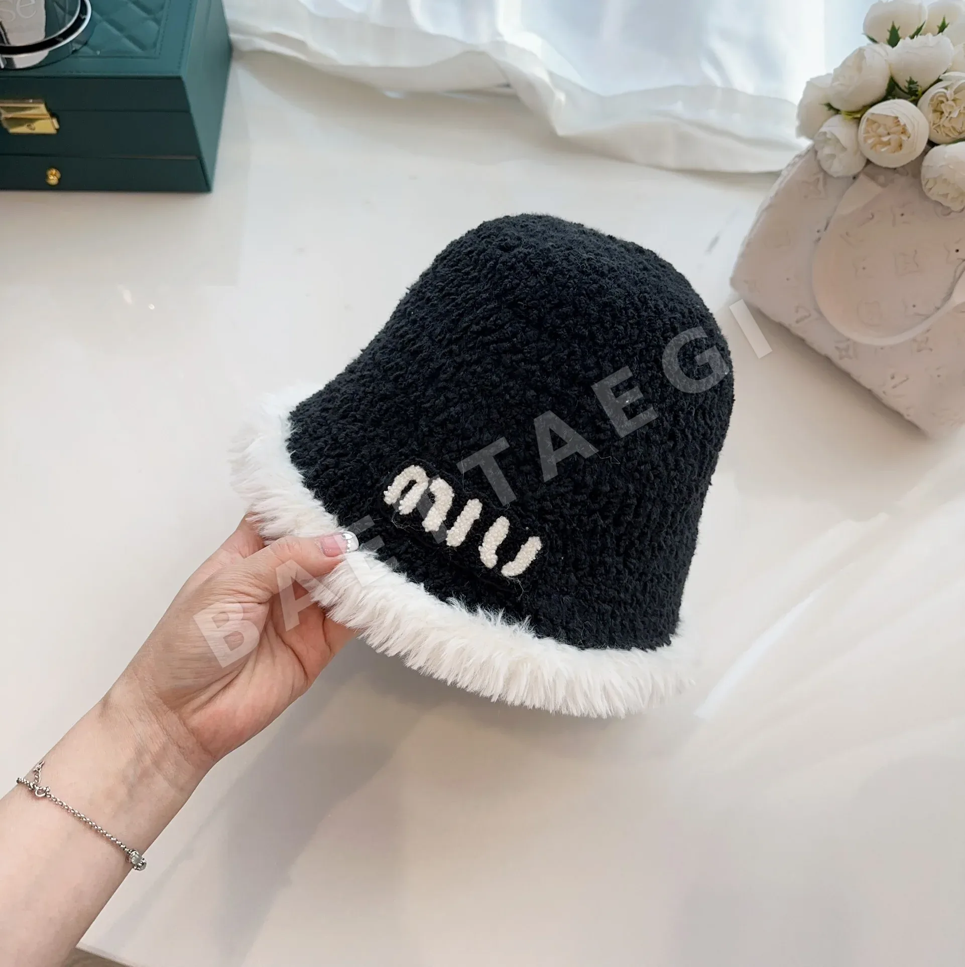 미우미우 모자 81140 Miu Miu Cap 상세 이미지 3