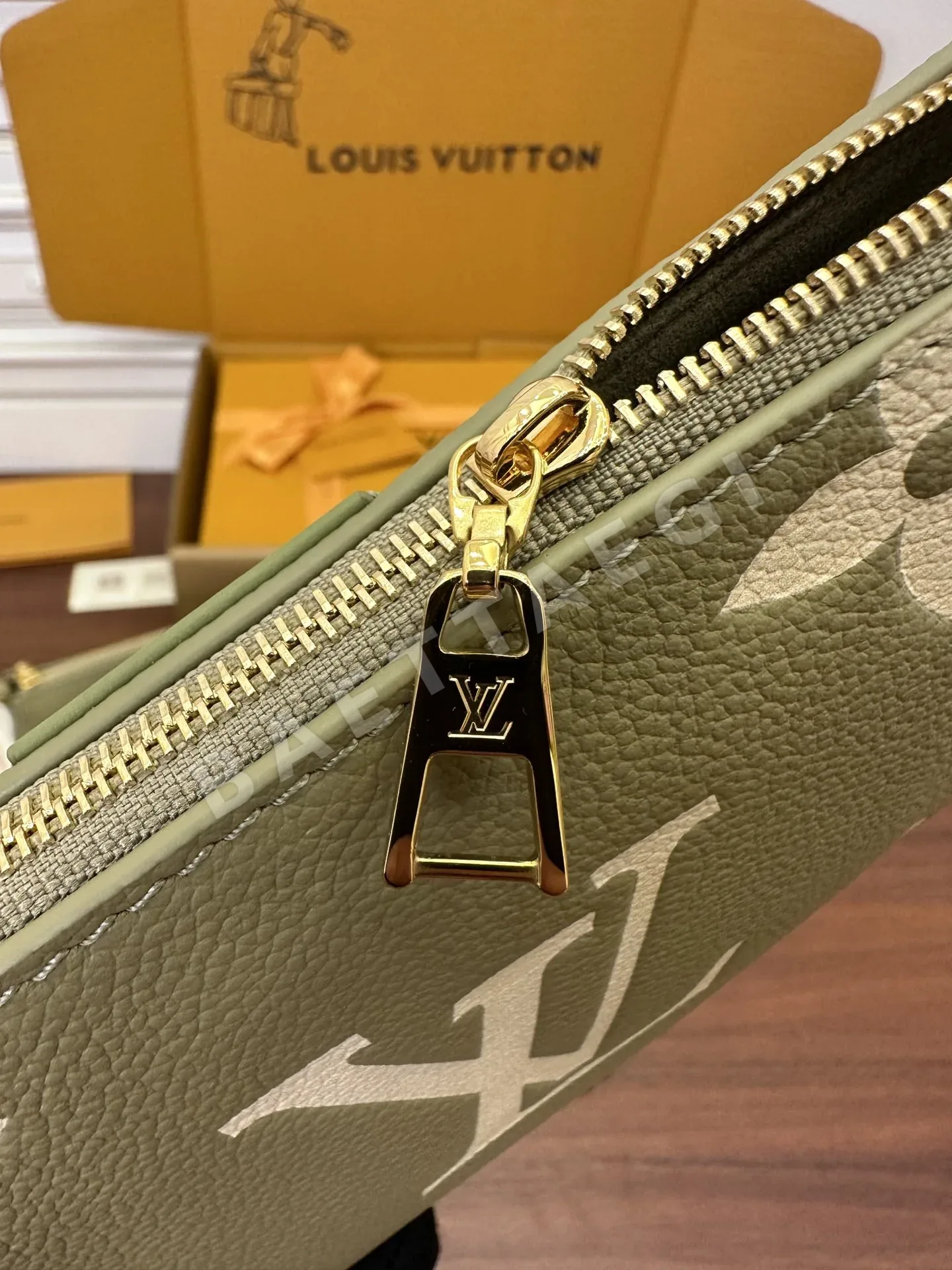 루이비통 M22670 가방 상세 이미지 6