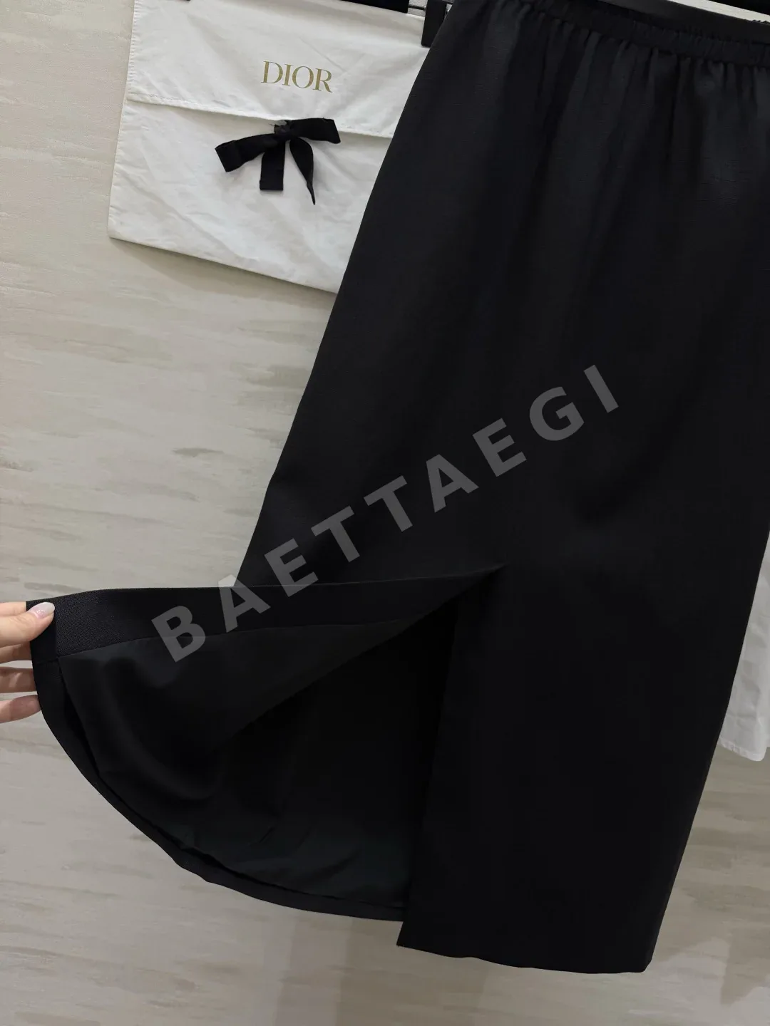 디올 흰색 셔츠 블랙 스커트 세트 상세 이미지 8