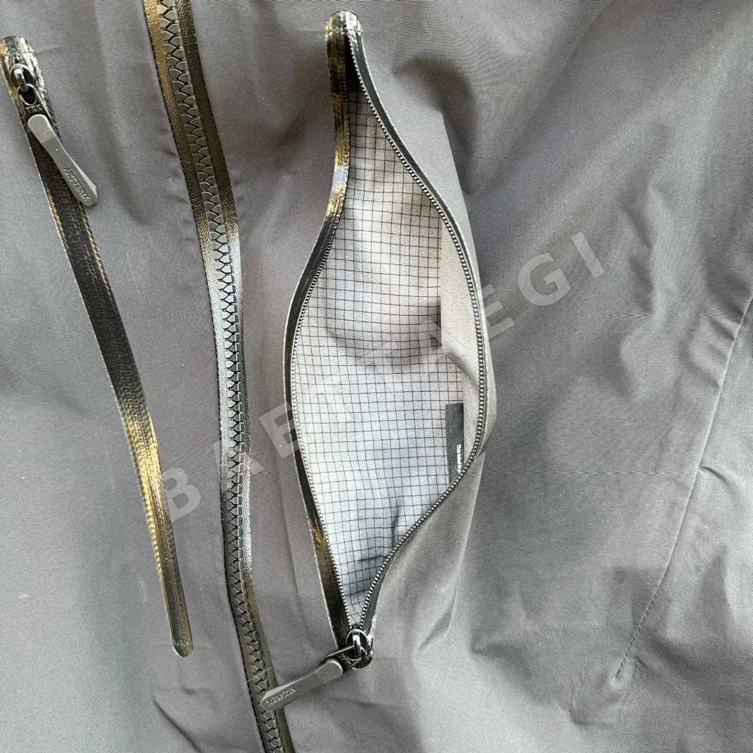 아크테릭스 [TZ] 알파 SV 자켓 6세대 블랙 골드 200130 Arc'teryx Alpha SV Jacket 6 24K Black 상세 이미지 27