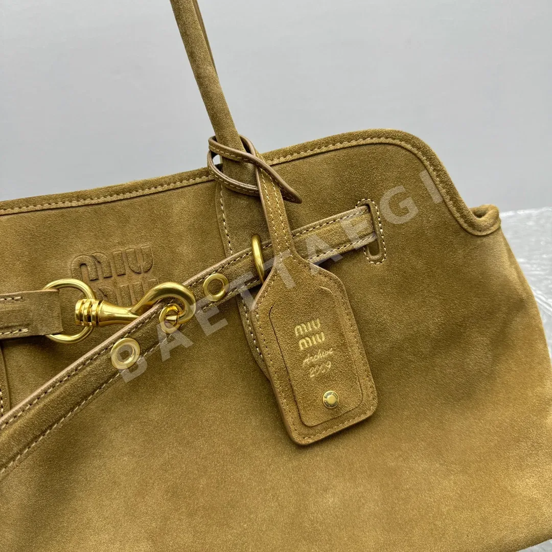미우미우 프로스트 티브라운 미디 핸드백 상세 이미지 11
