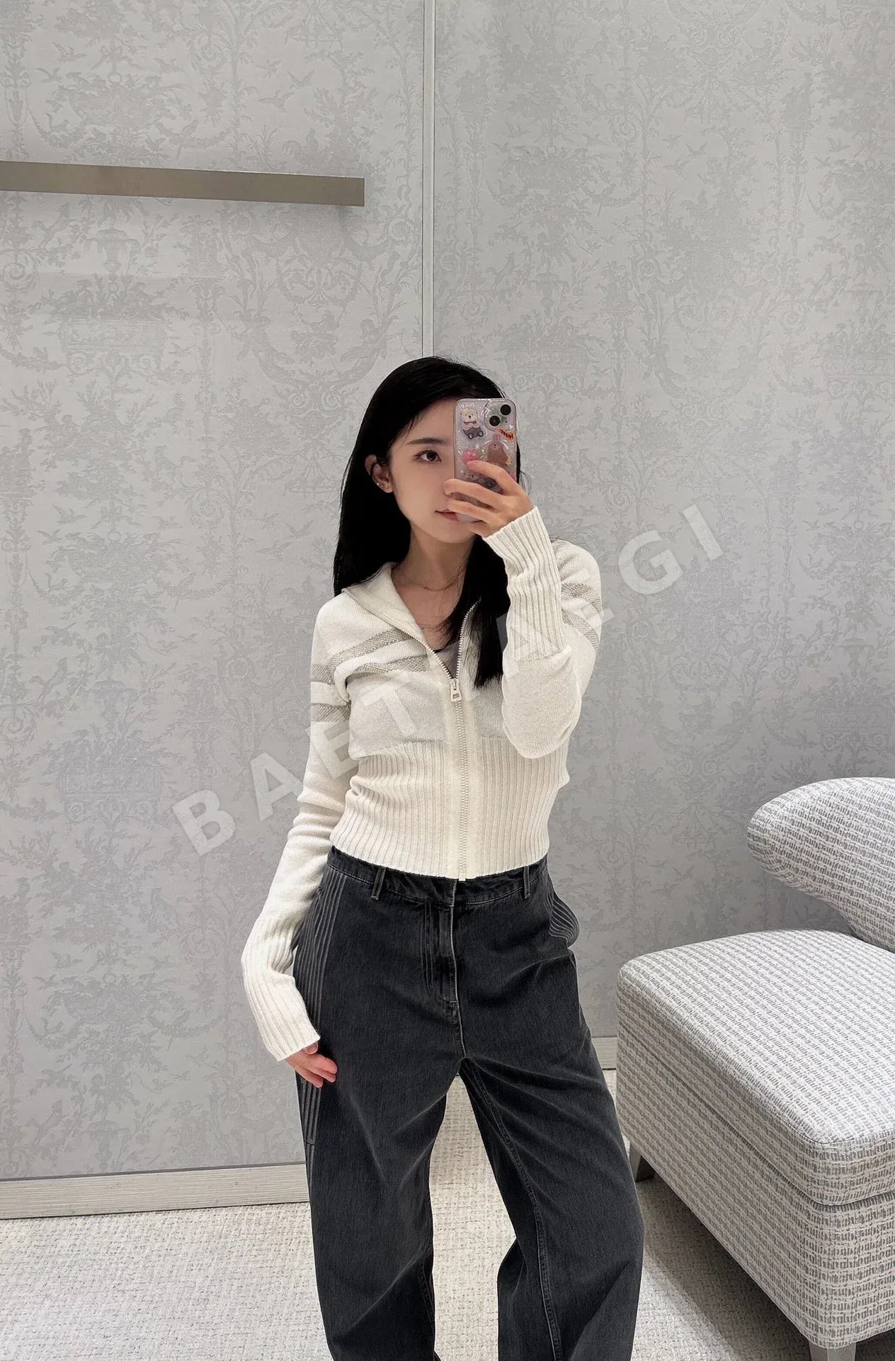 디올 플래티넘 럭키 스타 지퍼 카라 니트 가디건