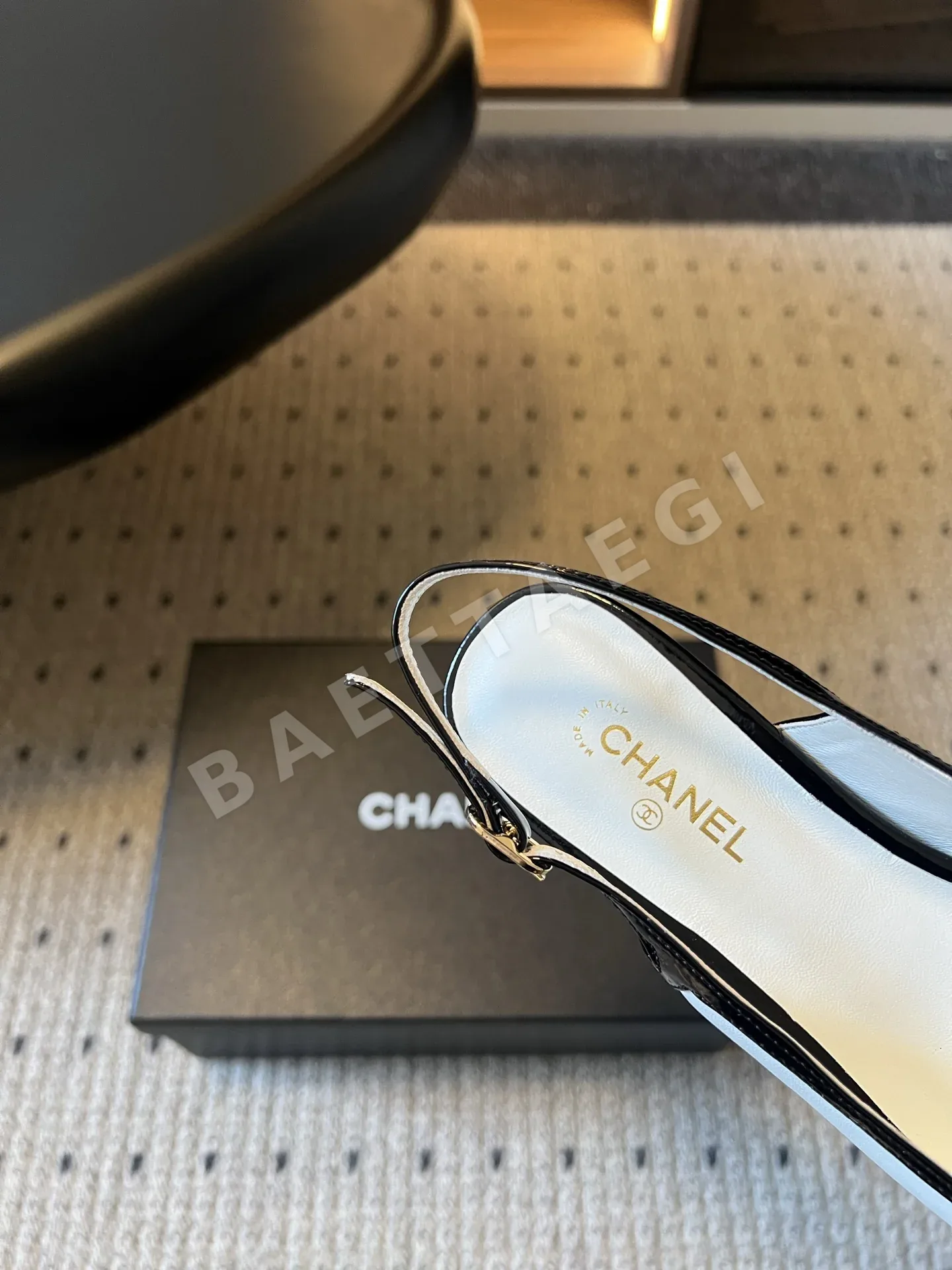 샤넬 더블 C 힐 여성 쉽스킨 로고 상세 이미지 9