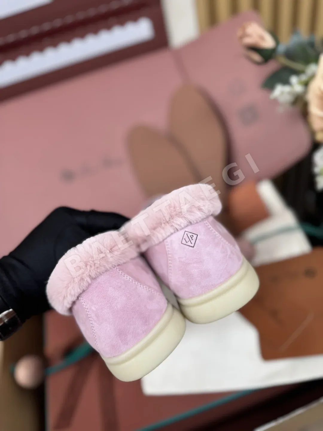 로로피아나 비버 퍼 안감 로우컷 신발 상세 이미지 7