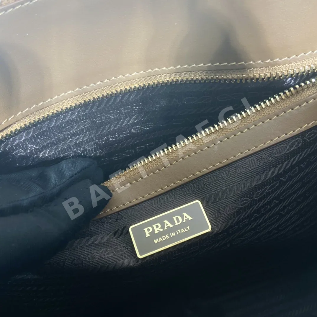 프라다 자수 토트백 라지 1BA356 상세 이미지 9