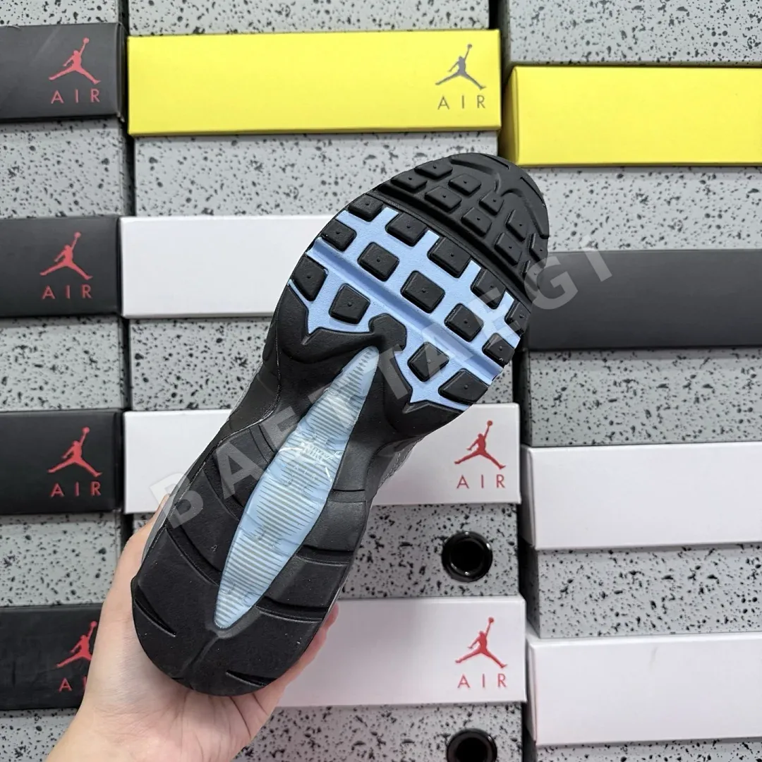 나이키 [XY] 에어 맥스 95 OG IB7682-001 201322 Nike Air Max 95 OG Big Bubble Cool Grey 상세 이미지 3