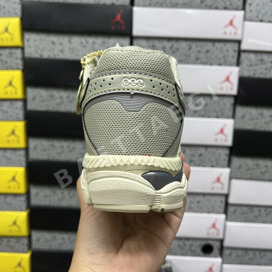 아식스 [WZ] 젤 큐뮬러스 16 1203A733-300 200409 Asics Gel-Cumulus 16 Dried Leaf Green 상세 이미지 10