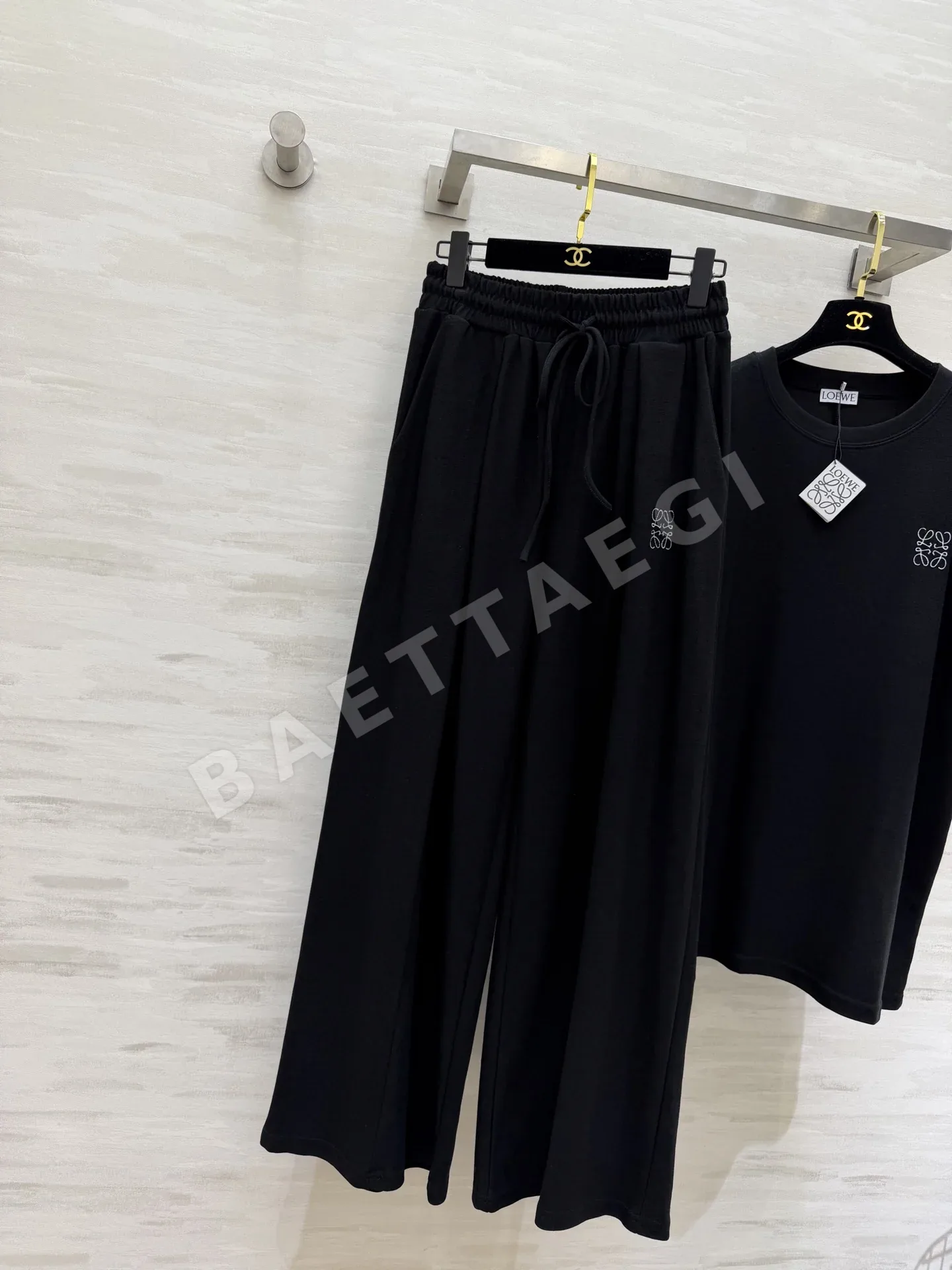 로에베 루즈핏 티셔츠 와이드 팬츠 세트 상세 이미지 8