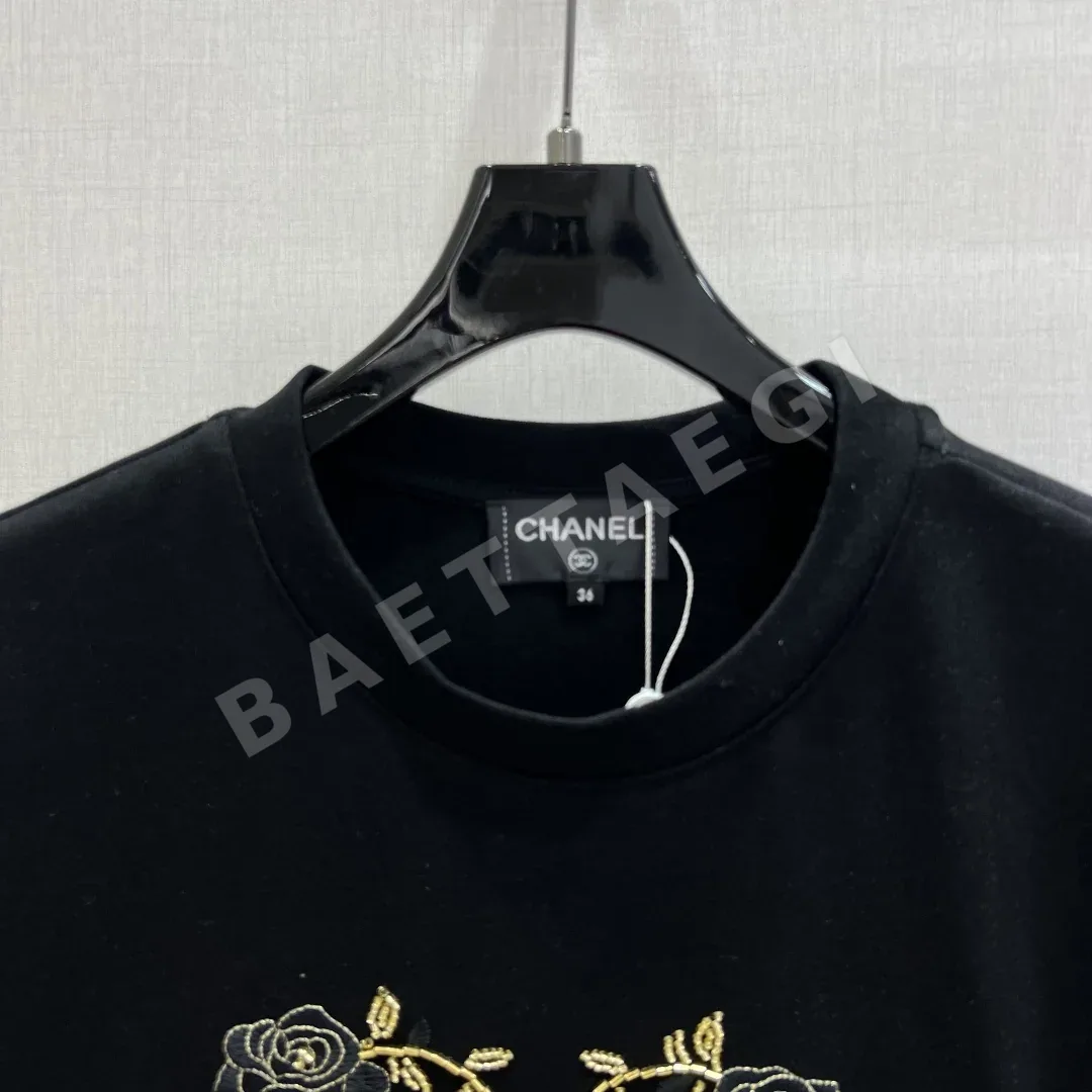샤넬 자수 비즈 로고 크루넥 반팔 티셔츠 5811 상세 이미지 4