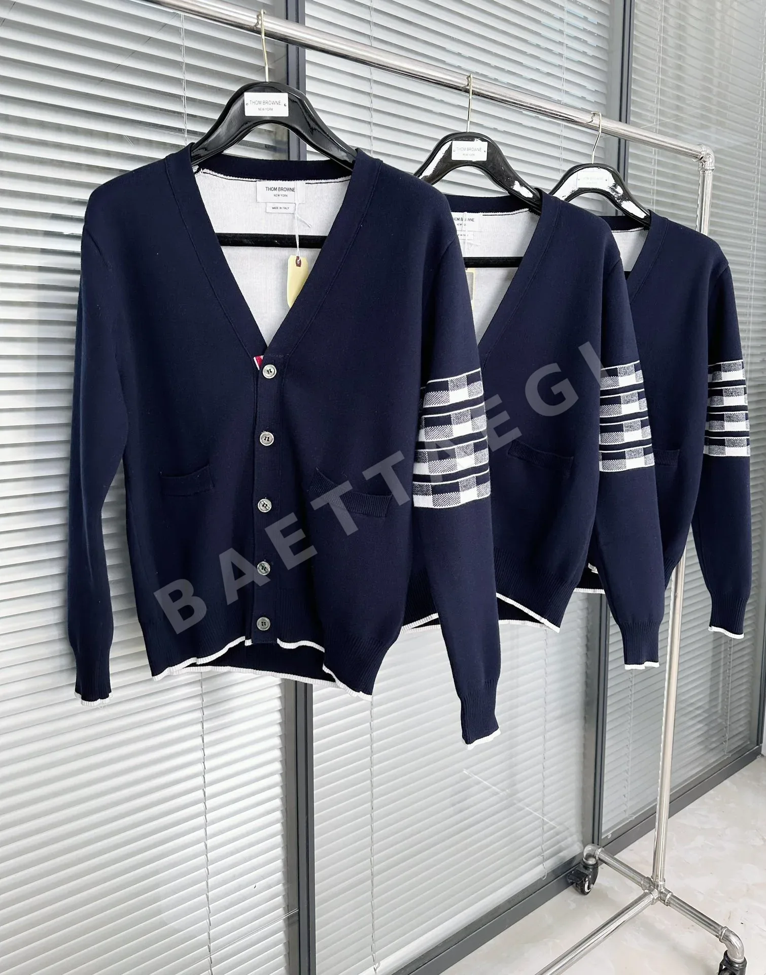 톰브라운 체크 크루넥 가디건 상세 이미지 4