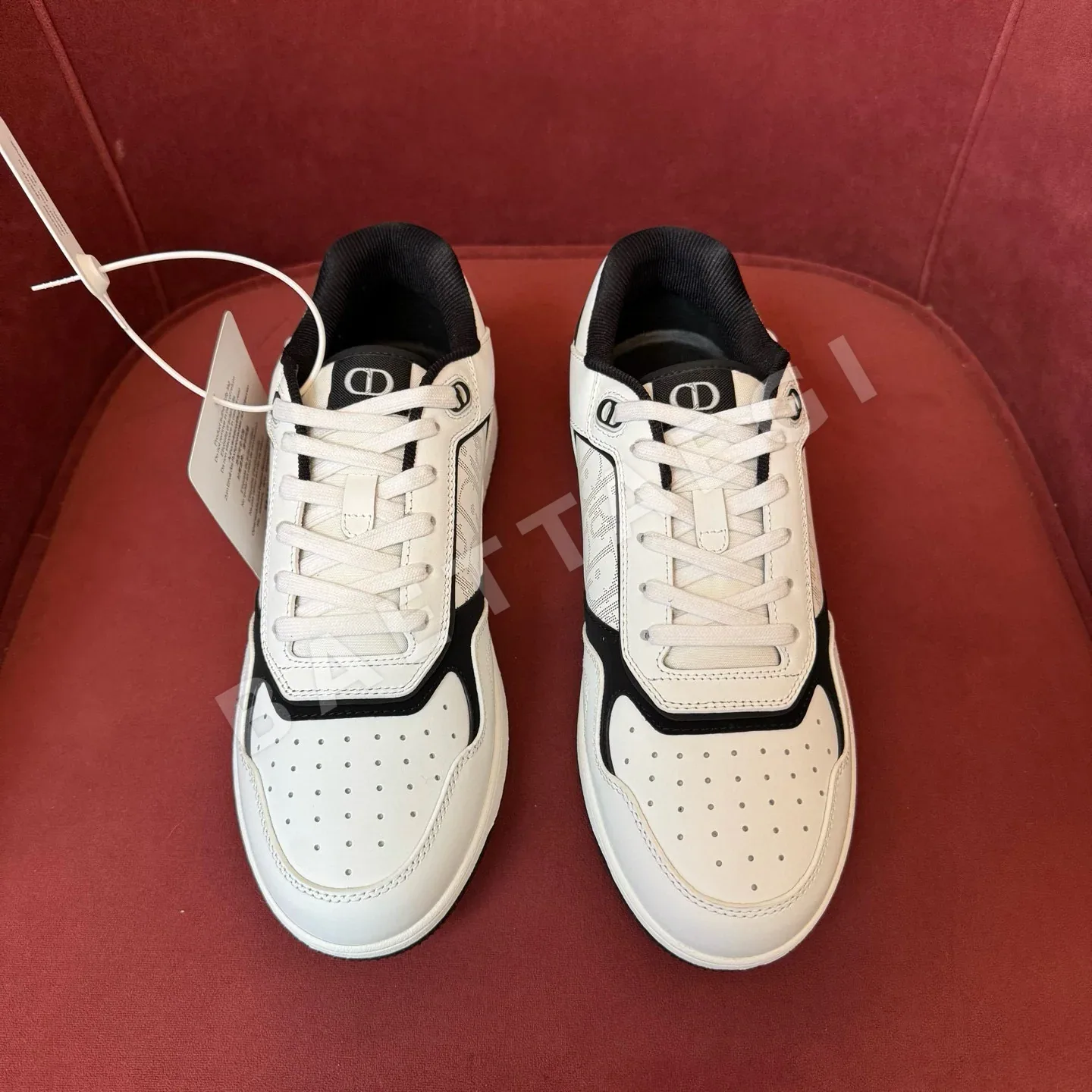 디올 로우탑 스니커즈 8764