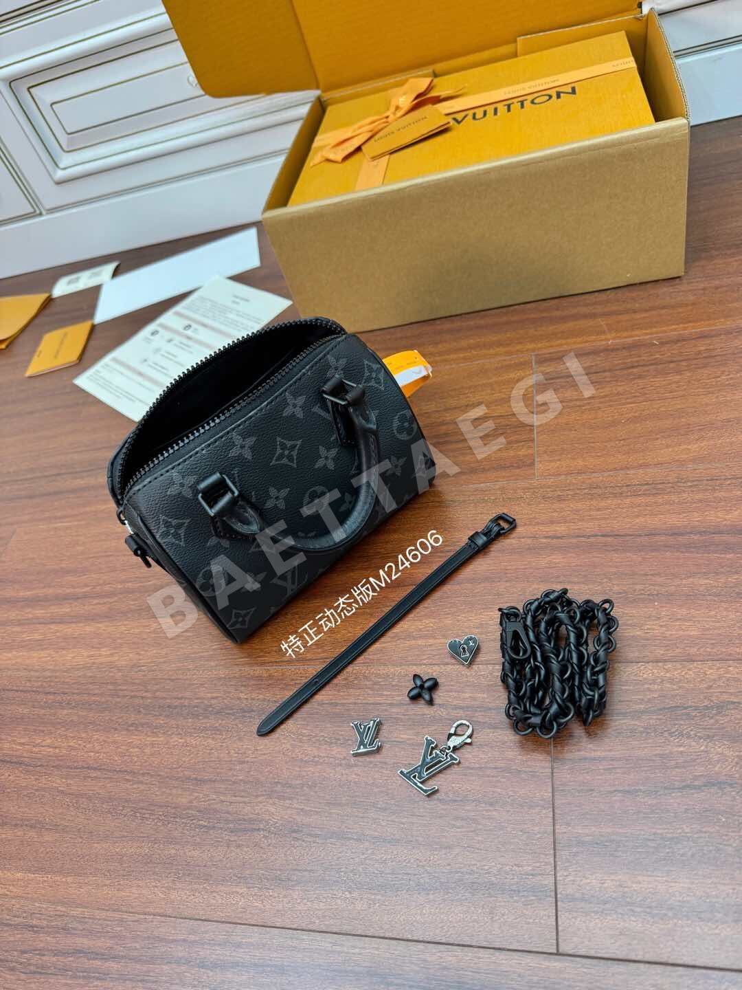 루이비통 M24606 가죽 가방 상세 이미지 4