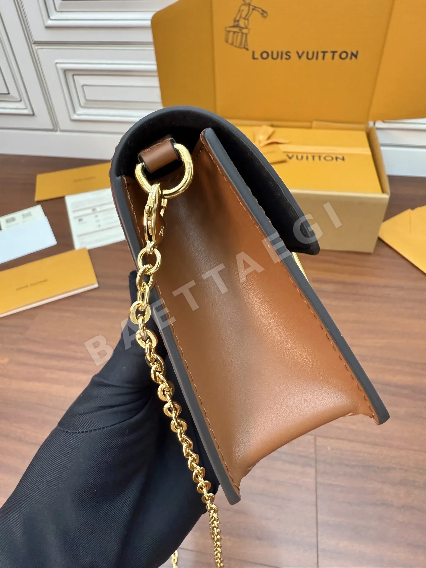 루이비통 M68746 소가죽 미니백 상세 이미지 6