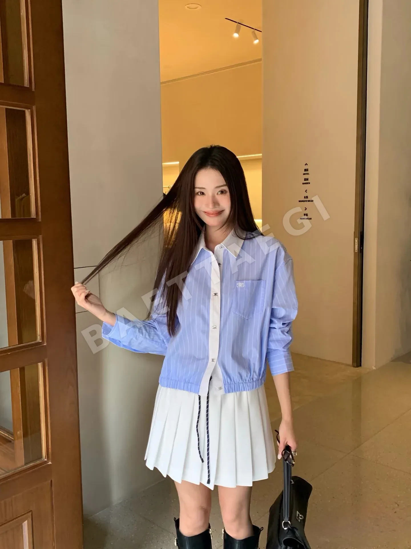 셀린느 여성 슬림 핏 면 긴소매 셔츠 114751