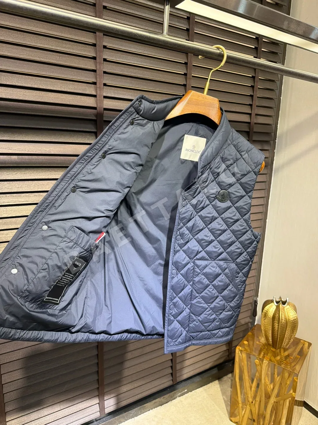 몽클레르 화이트 덕 다운 남성 조끼 M9631 상세 이미지 8
