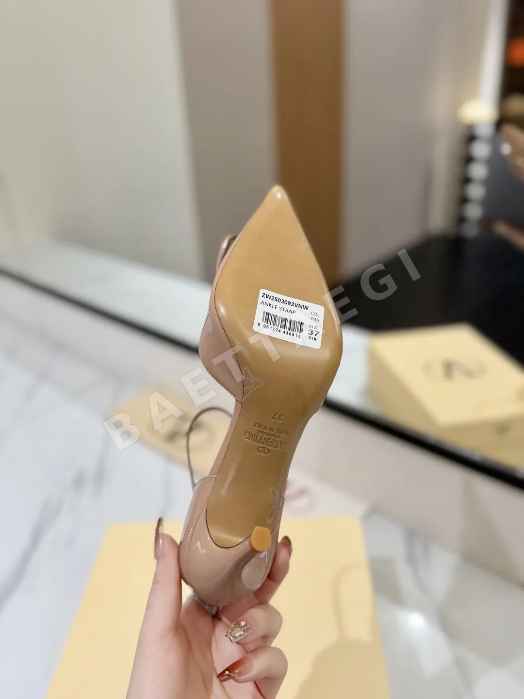 발렌티노 뾰족 앞코 하이힐 샌들 상세 이미지 9