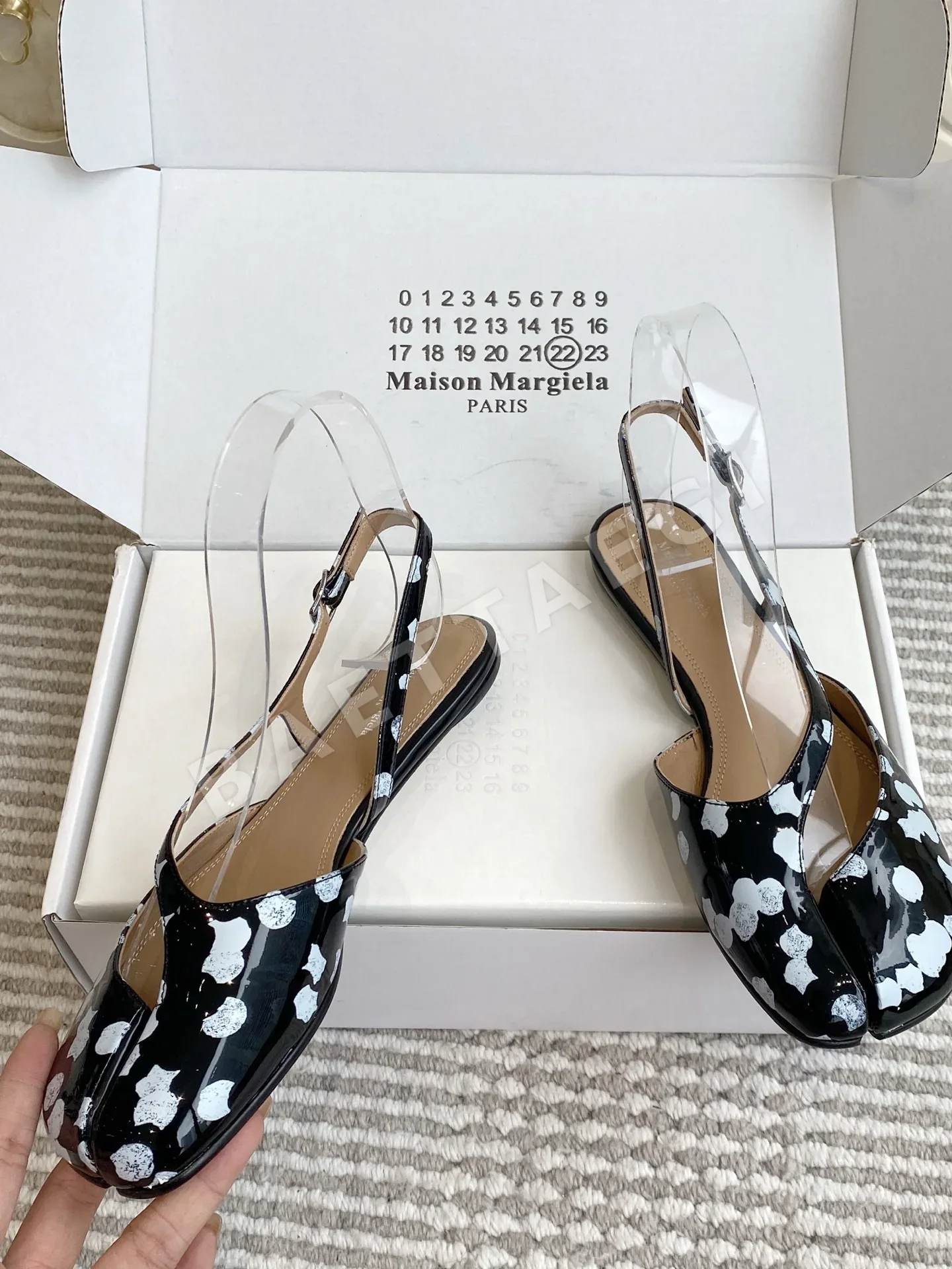 마르지엘라 벚꽃 무늬 다비 스플릿 토 샌들 상세 이미지 2
