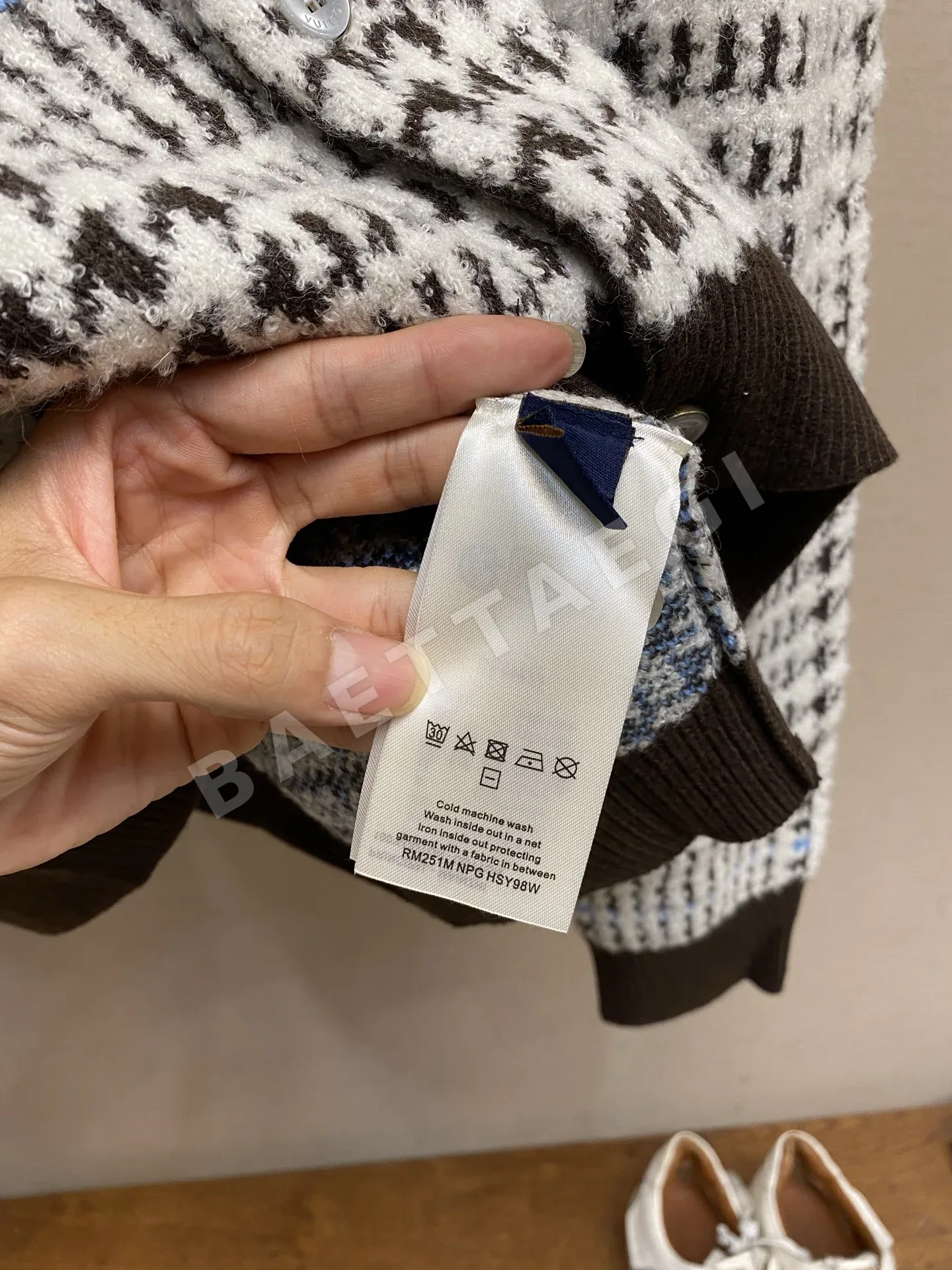 루이비통 체크 V넥 남성 가디건 상세 이미지 7