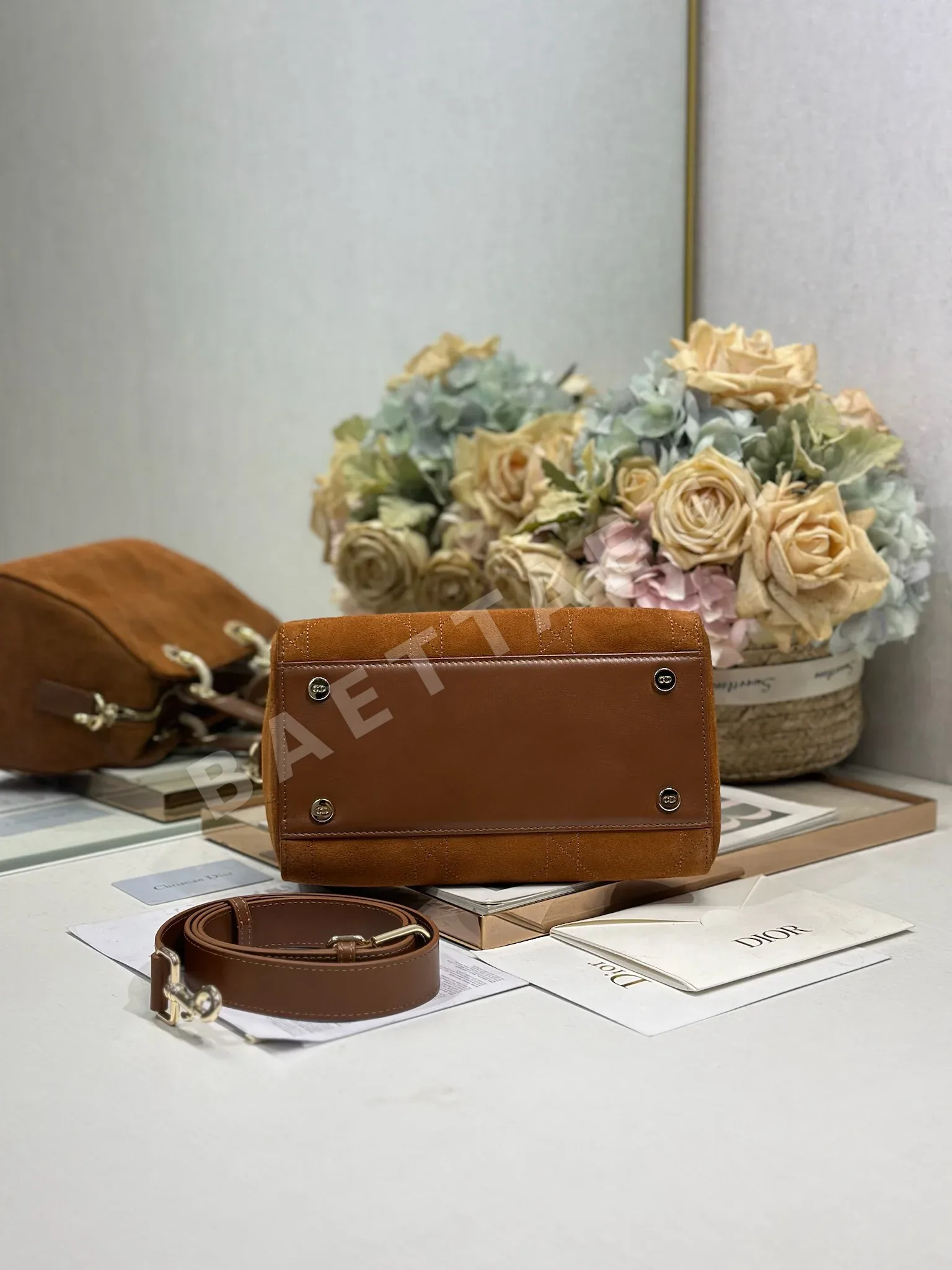 디올 스몰 레이디 가죽 핸드백 브라운 상세 이미지 4