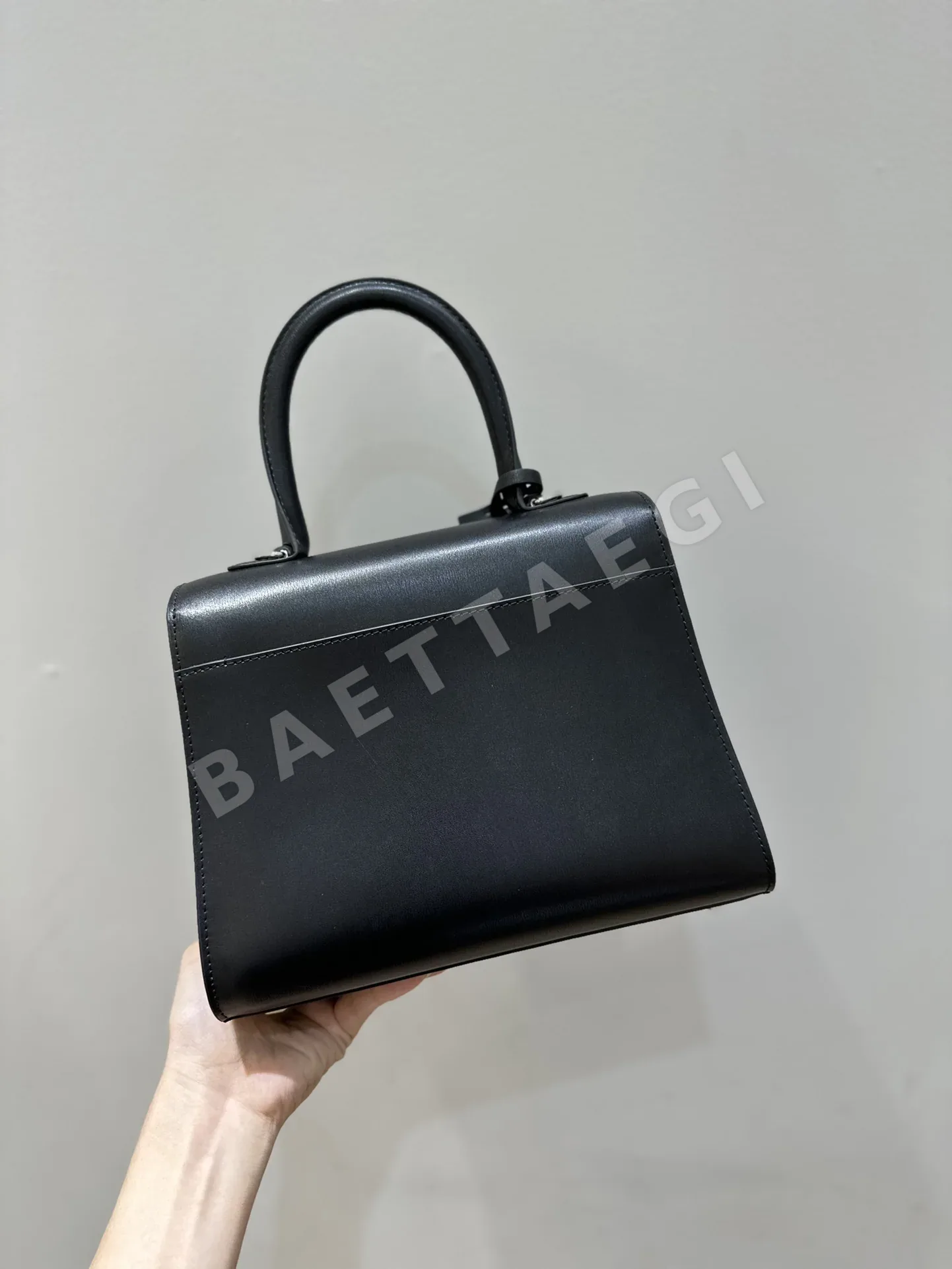델보 더블링 브릴리언트 박스 가죽 숄더백 상세 이미지 3