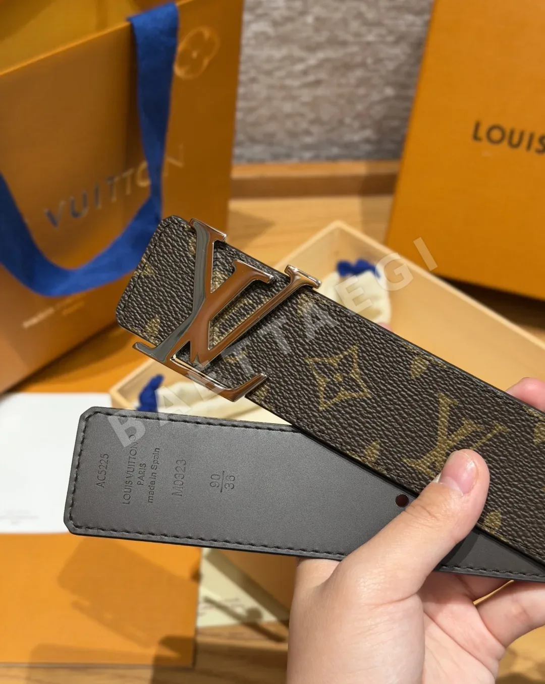 루이비통 모노그램 LV 버클 남성 벨트 상세 이미지 3