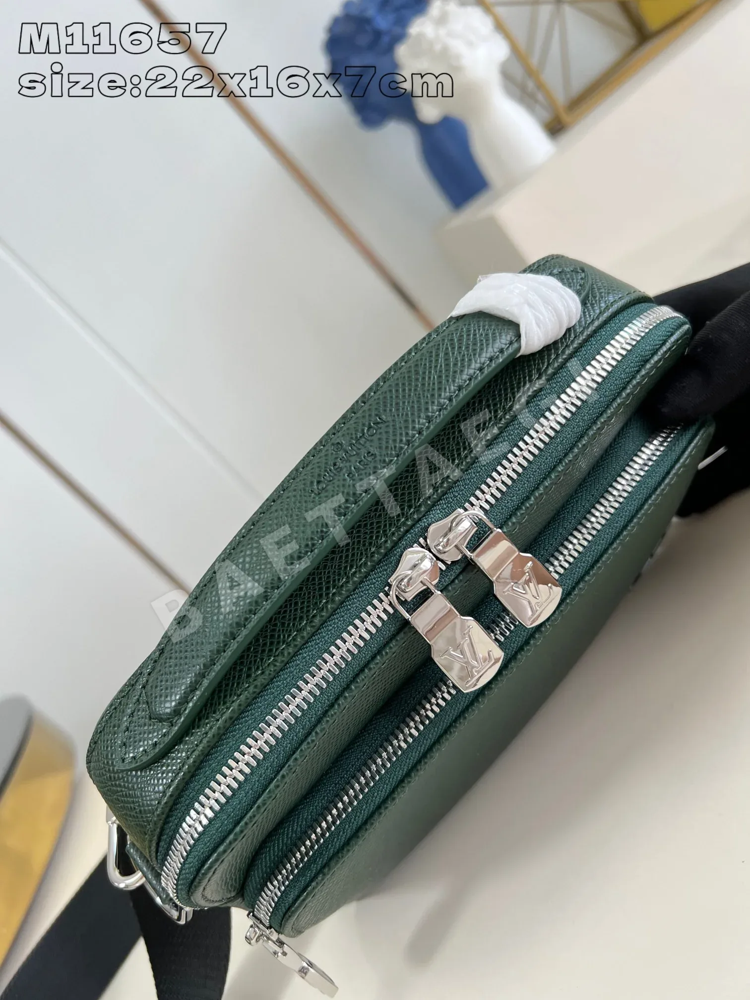 루이비통 Avenue Taïga 가죽 메신저백 M11657 그린 상세 이미지 6