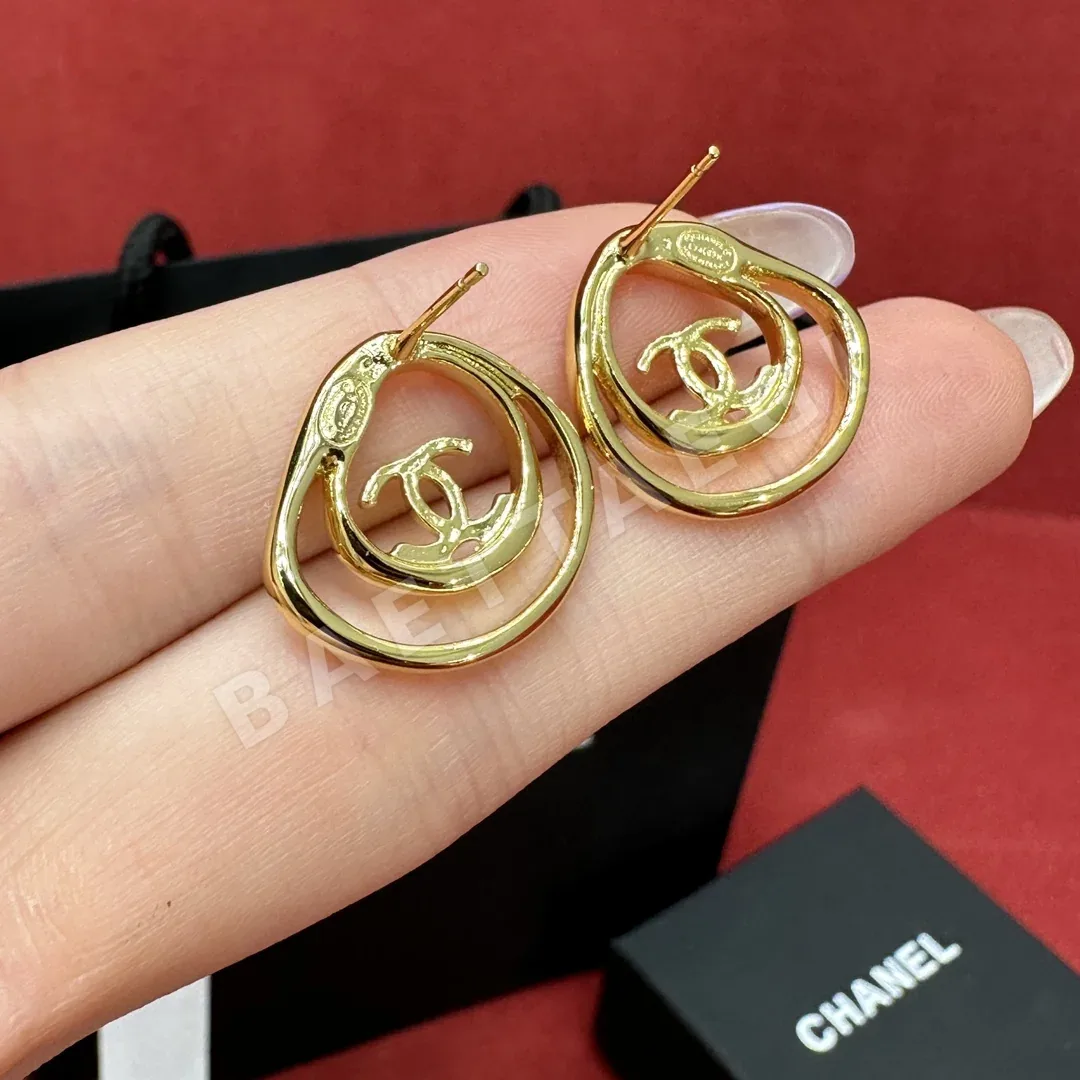샤넬 24K 중공 더블 C 스터드 귀걸이 상세 이미지 4