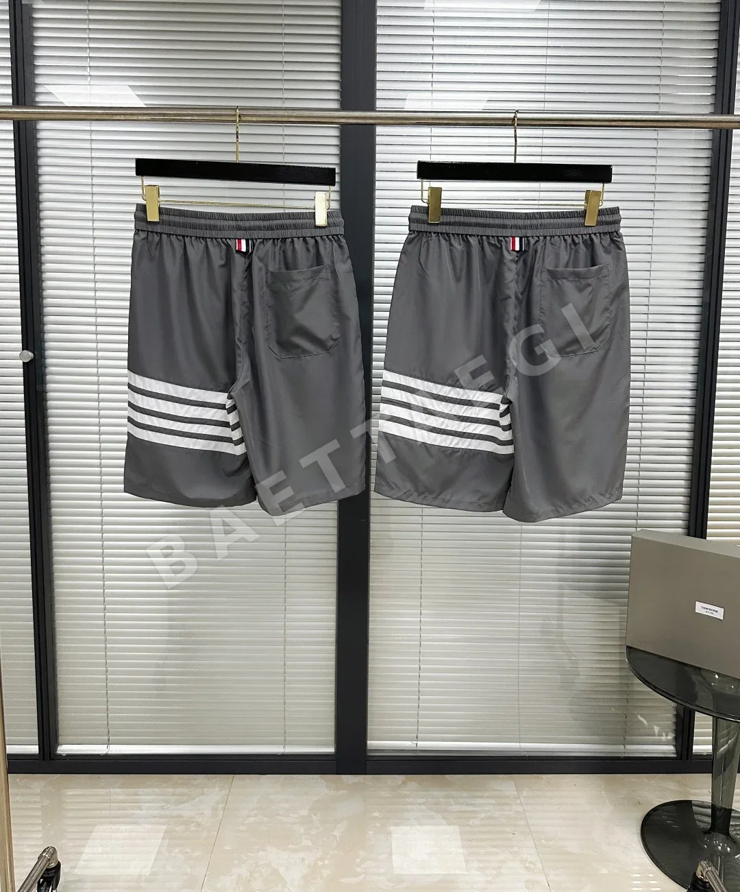 톰브라운 4바 스트라이프 나일론 반바지 상세 이미지 3