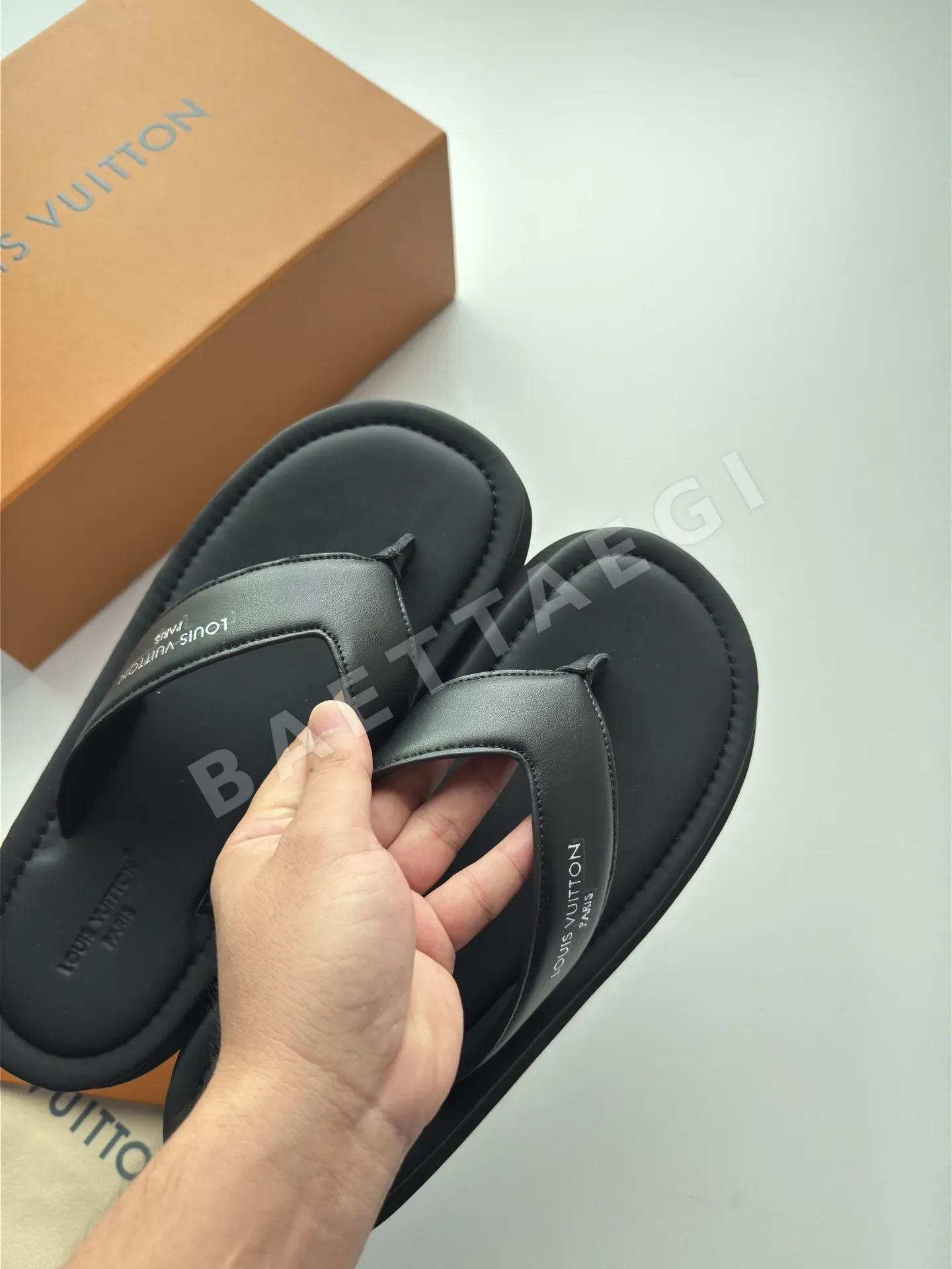 루이비통 L 패밀리 비치 샌들 상세 이미지 3