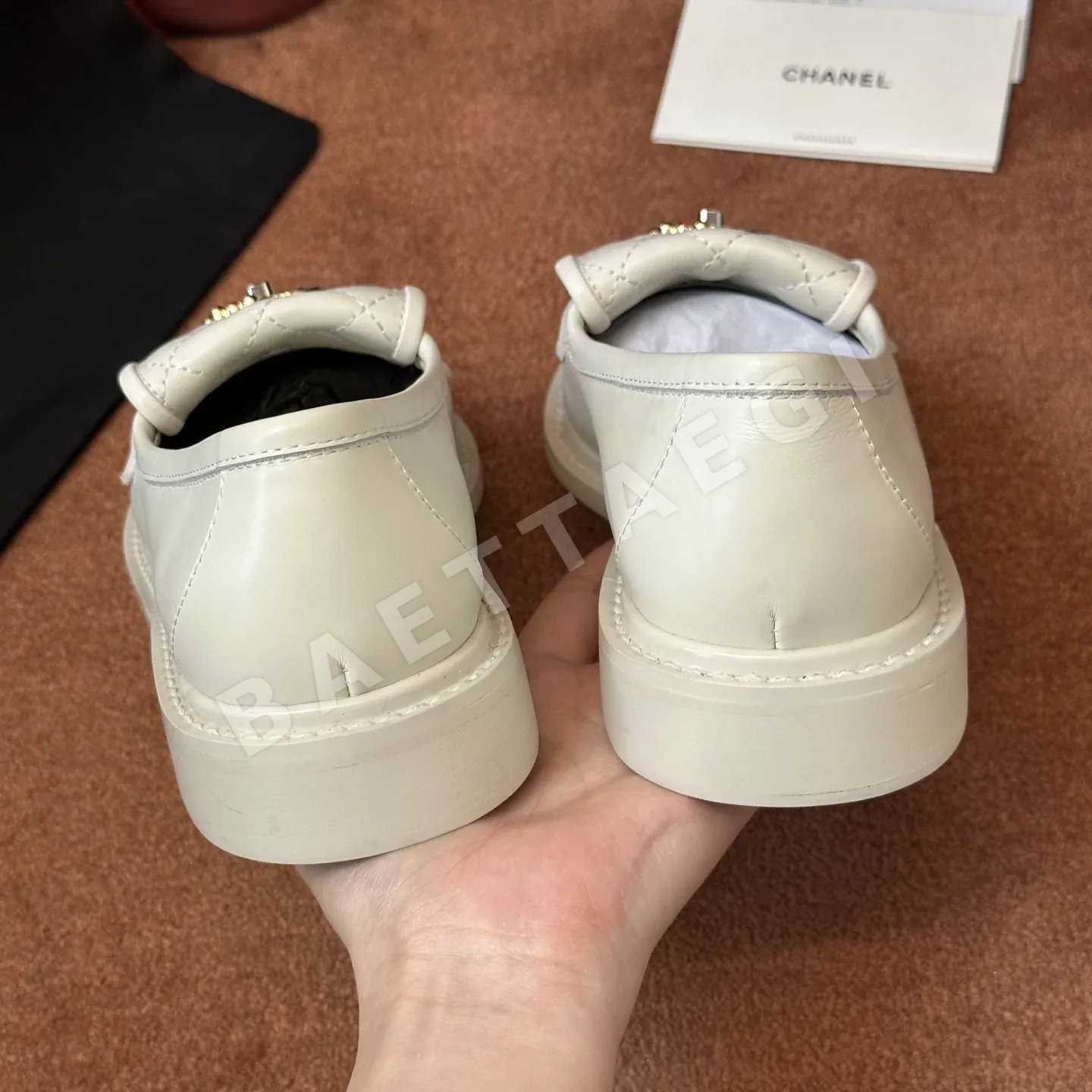샤넬 퀼팅 앤티크 CC 로고 화이트 로퍼 상세 이미지 8
