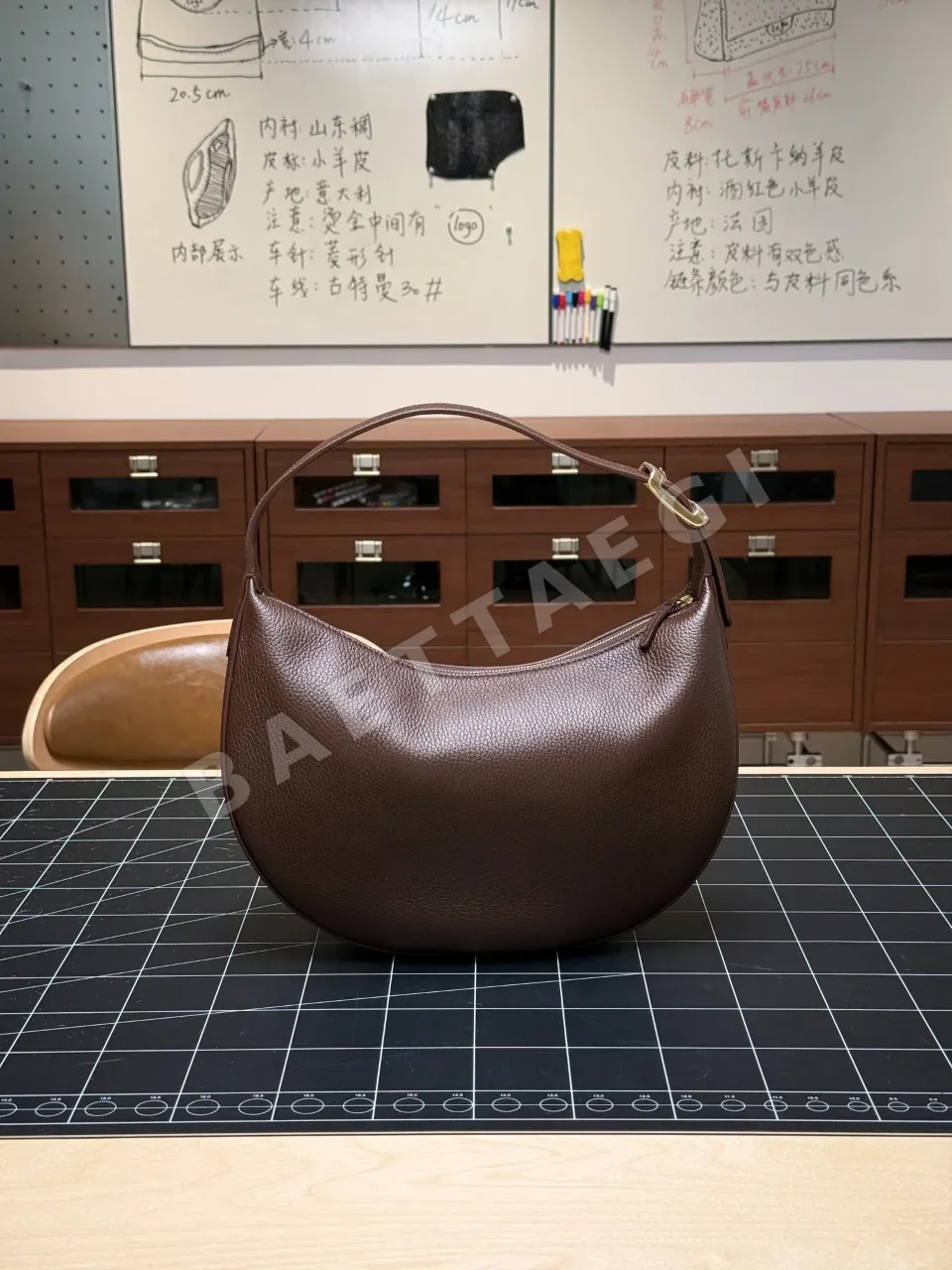샤넬 크레센트 문 옥스 대형 가방 상세 이미지 2