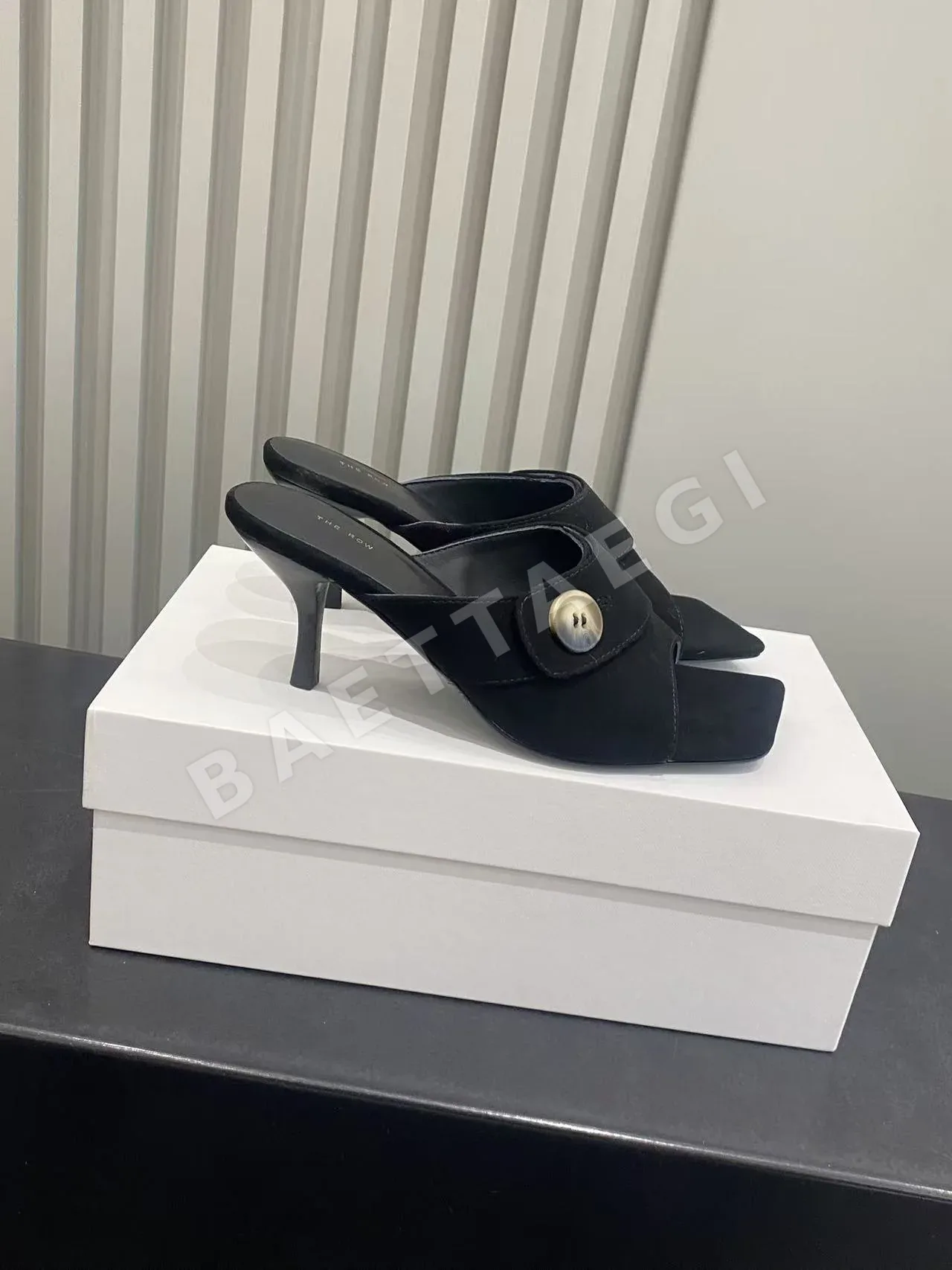 더로우 스퀘어토 샌들 113571