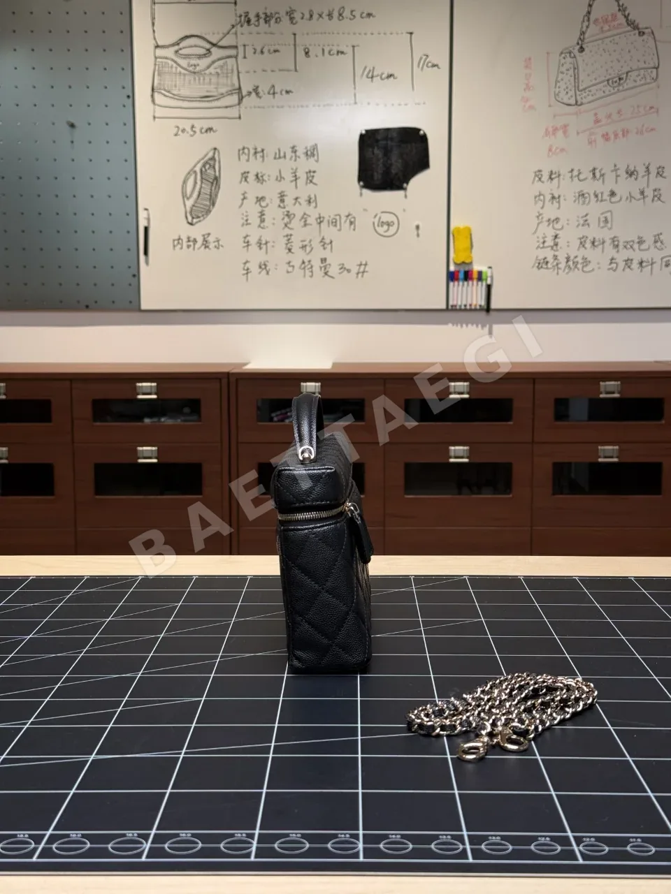 샤넬 26b LP볼 블랙골드 가방 상세 이미지 3