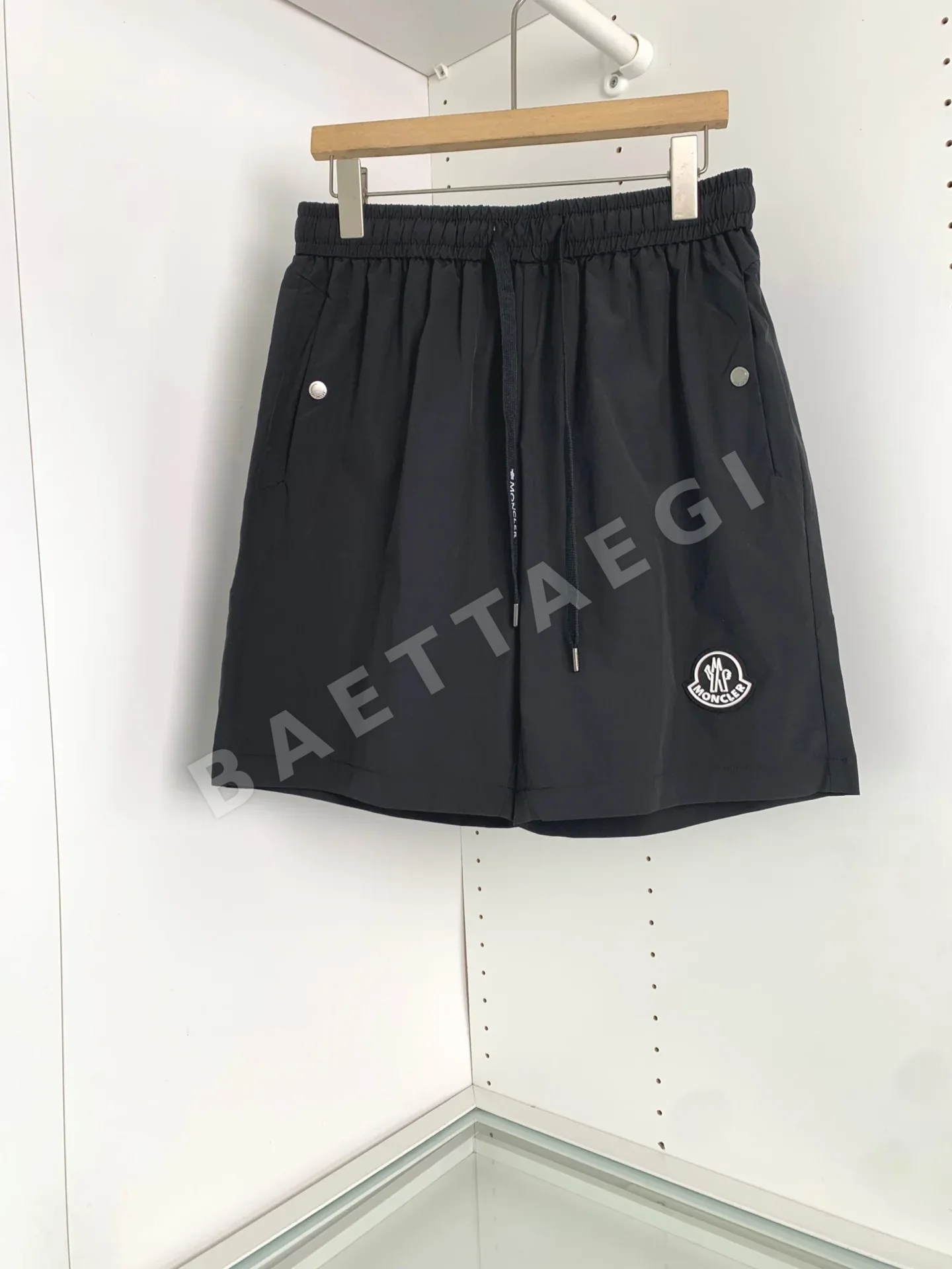 몽클레르 드로스트링 메시 포켓 남성 반바지 129888