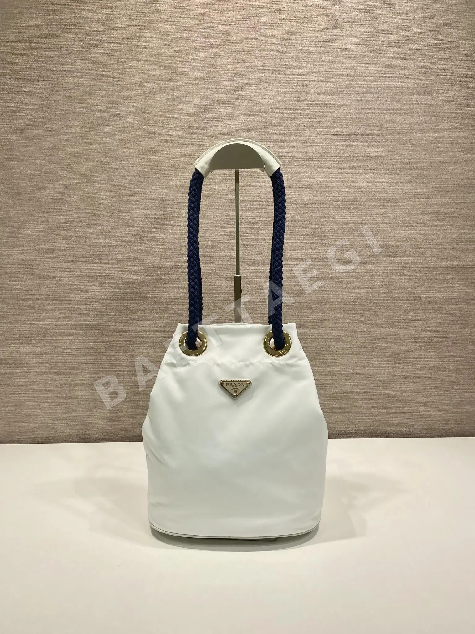 프라다 리나일론 카프스킨 버킷백 1BE082