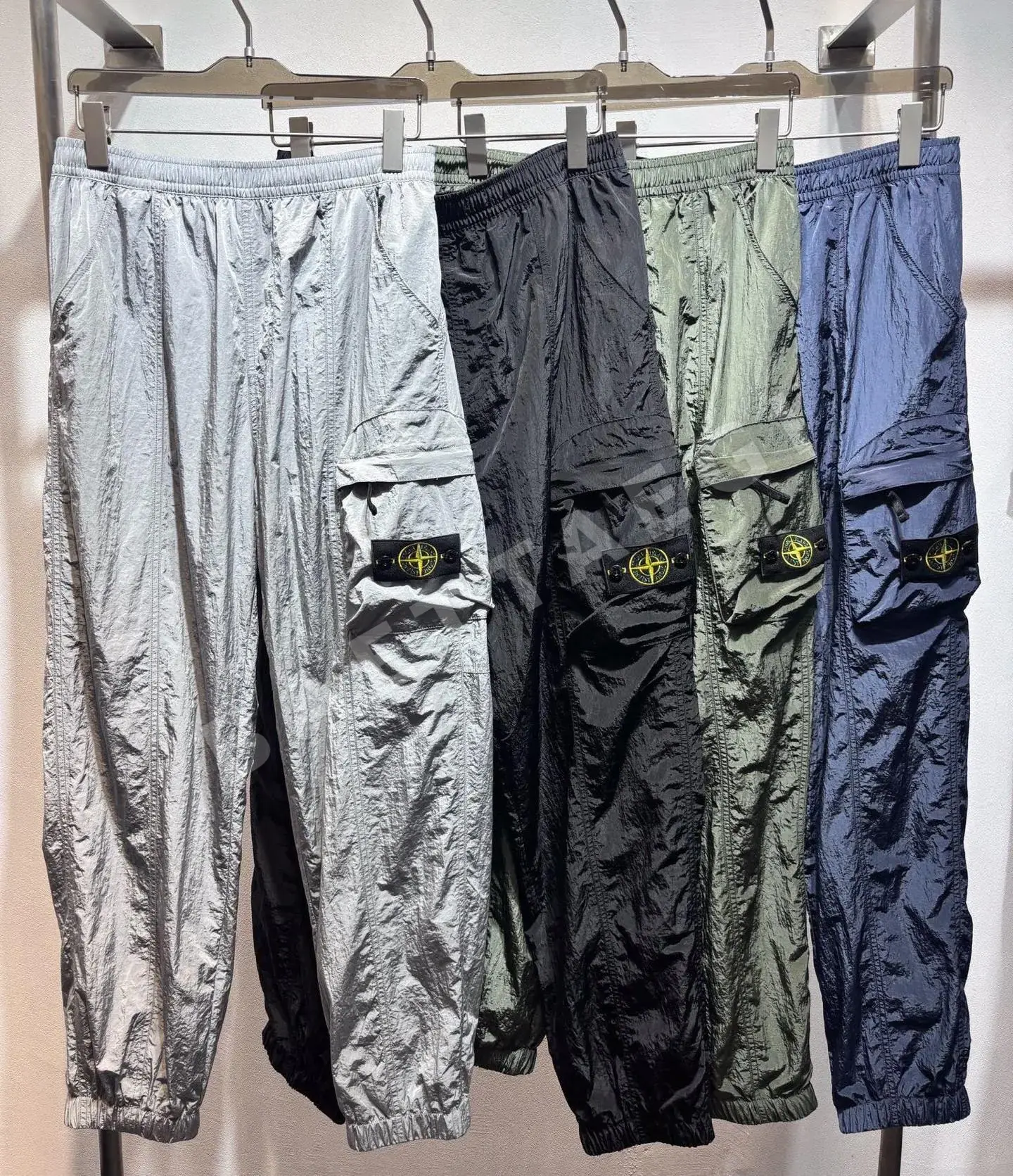 스톤아일랜드 메탈릭 나일론 포켓 남성 바지 50920