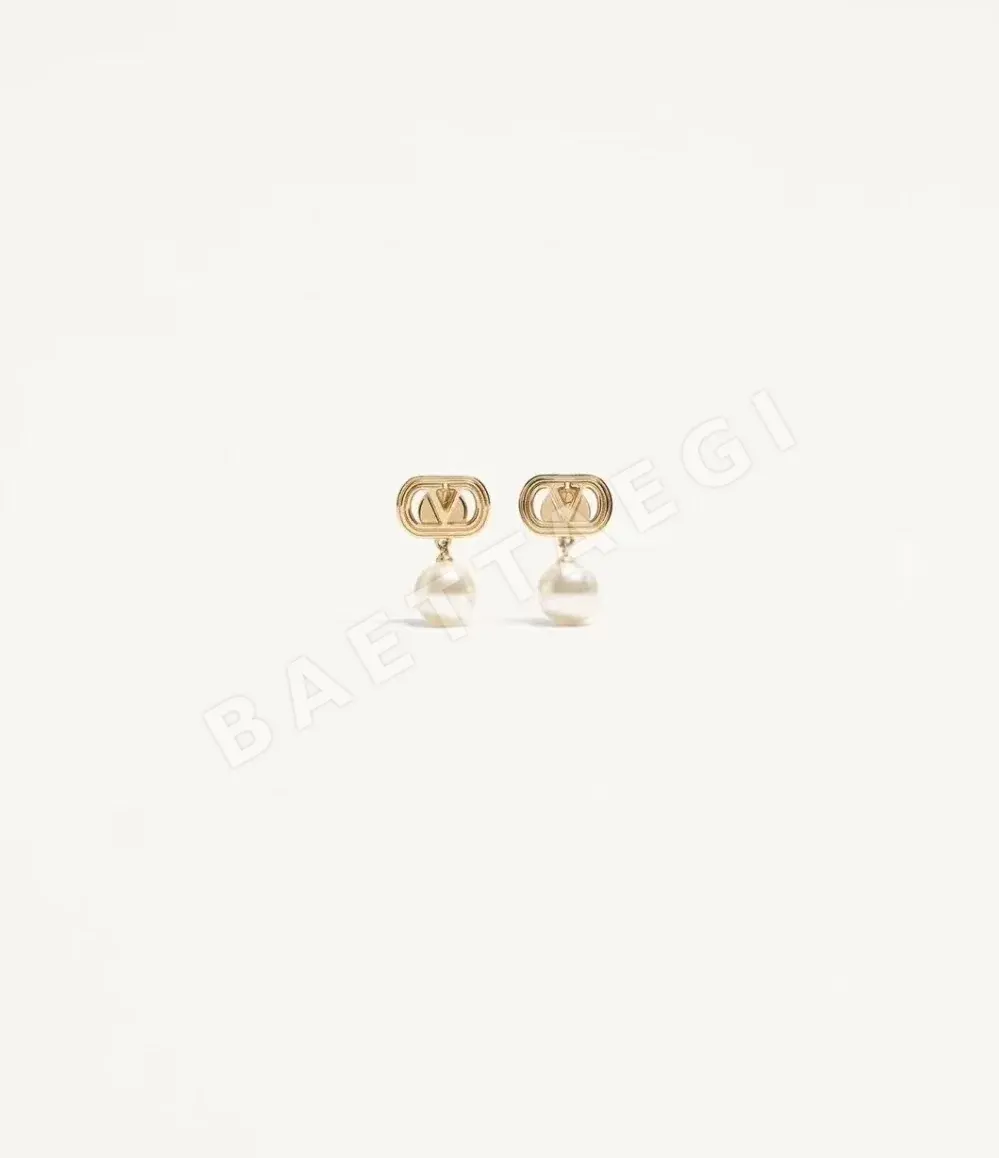 발렌티노 진주 장식 메탈 스터드 귀걸이 63708