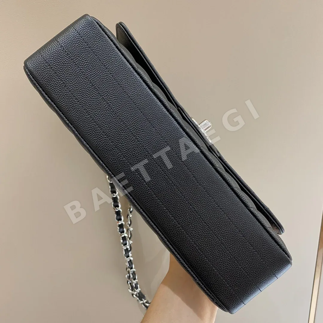 샤넬 클래식 플랩백 블랙 캐비어 브이퀼팅 가방 상세 이미지 2