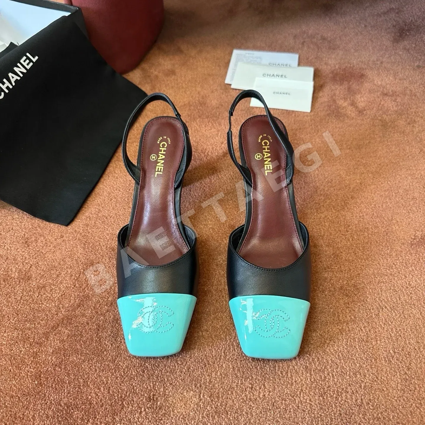 샤넬 플랫 가죽 더블 C 로고 188059