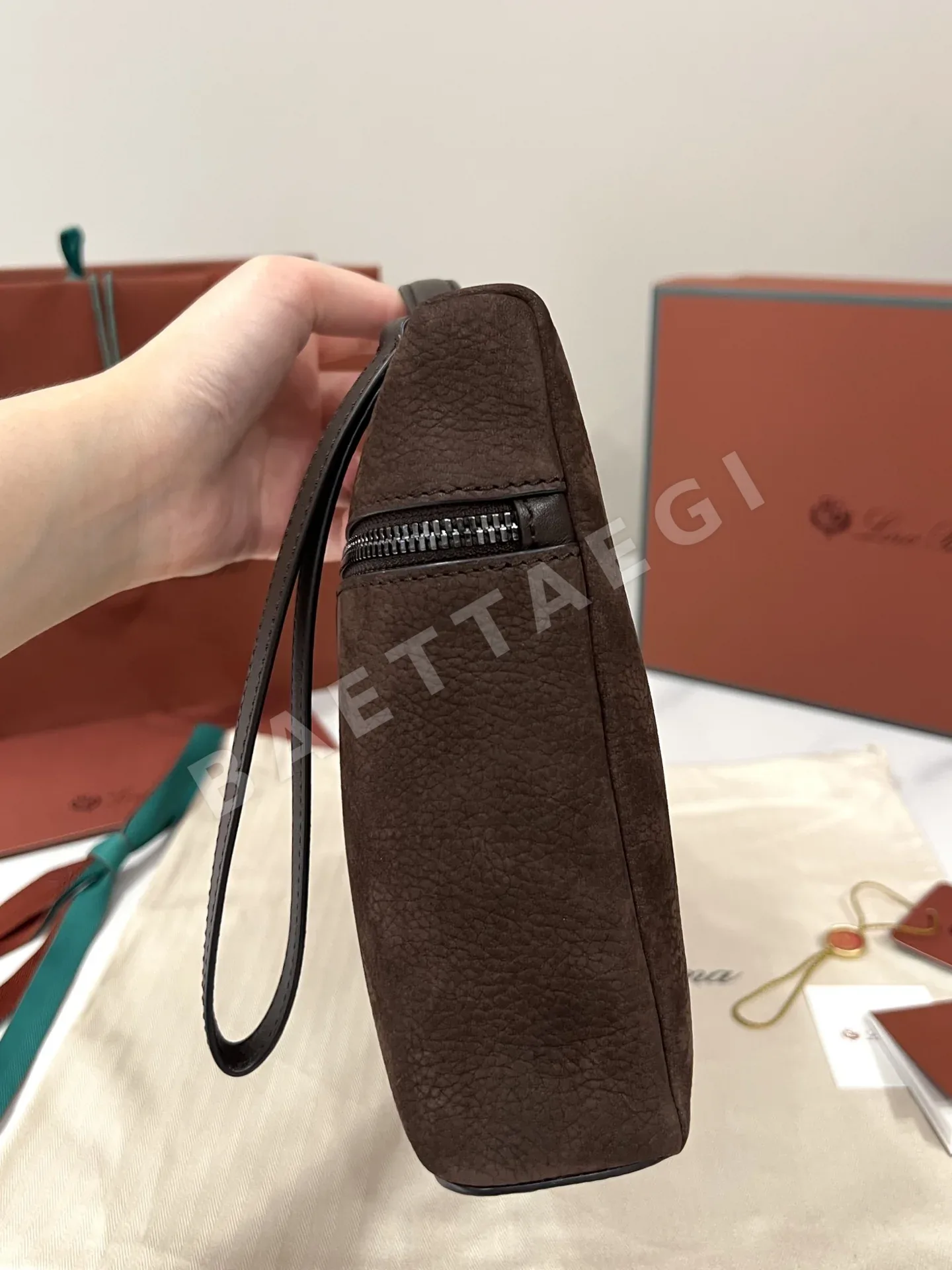 로로피아나 벨벳 브라운 캡스킨 런치박스 클러치백 상세 이미지 5