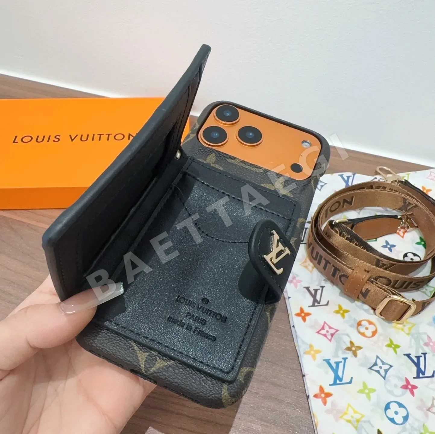 루이비통 LV 웨빙 크로스바디 카드홀더 폰 케이스 상세 이미지 9