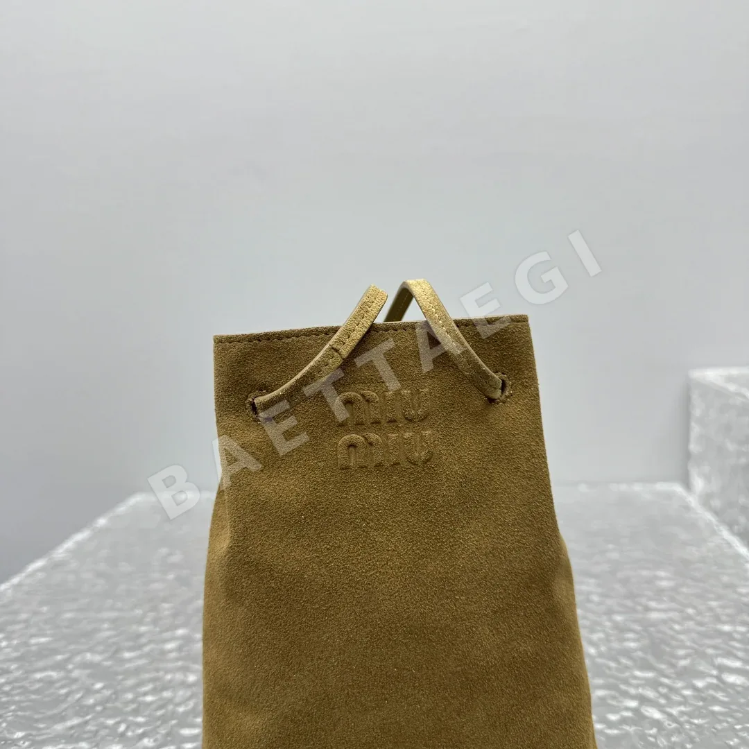 미우미우 프로스티드 티 브라운 버킷백 상세 이미지 5
